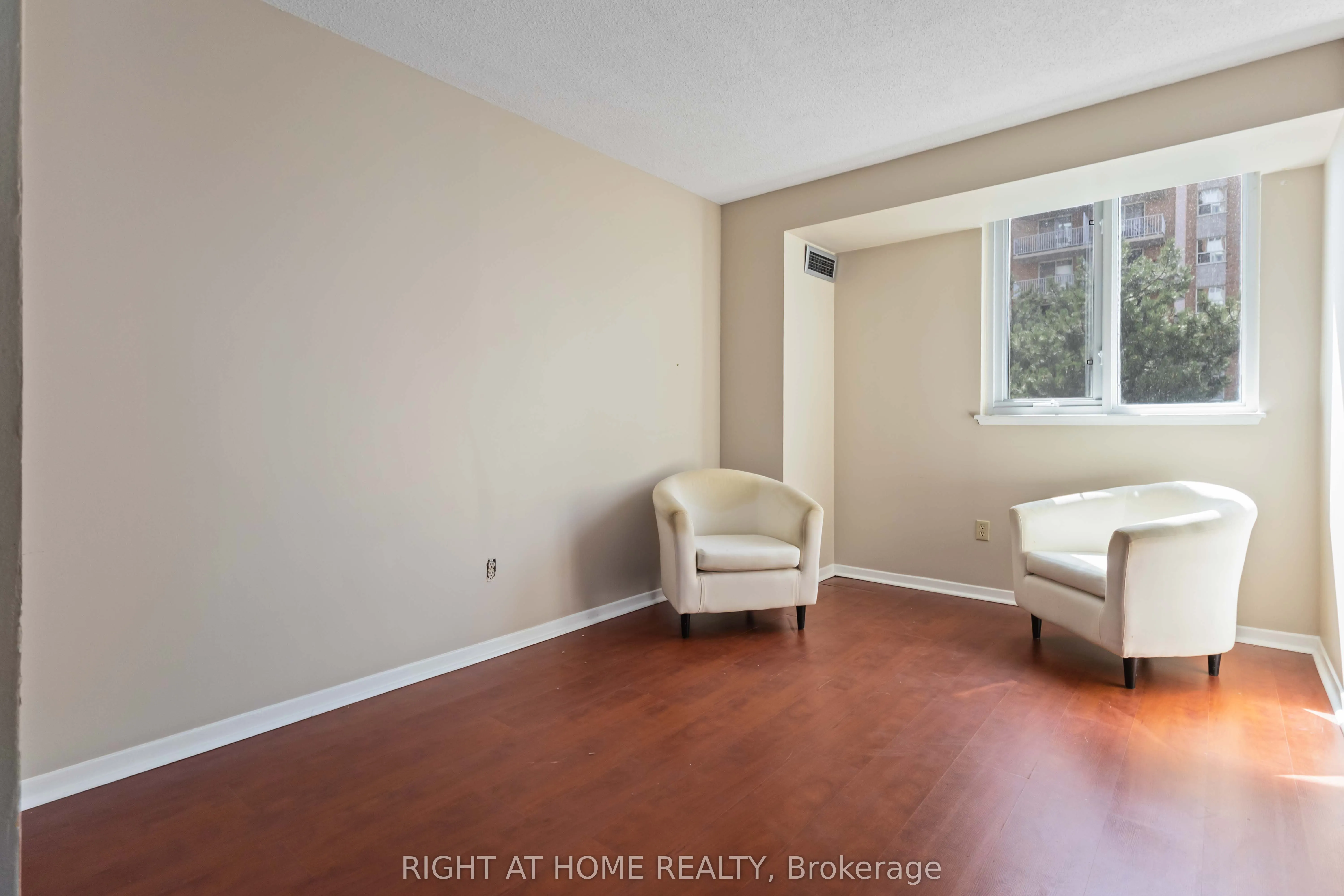 15 Sewells Road S, #401