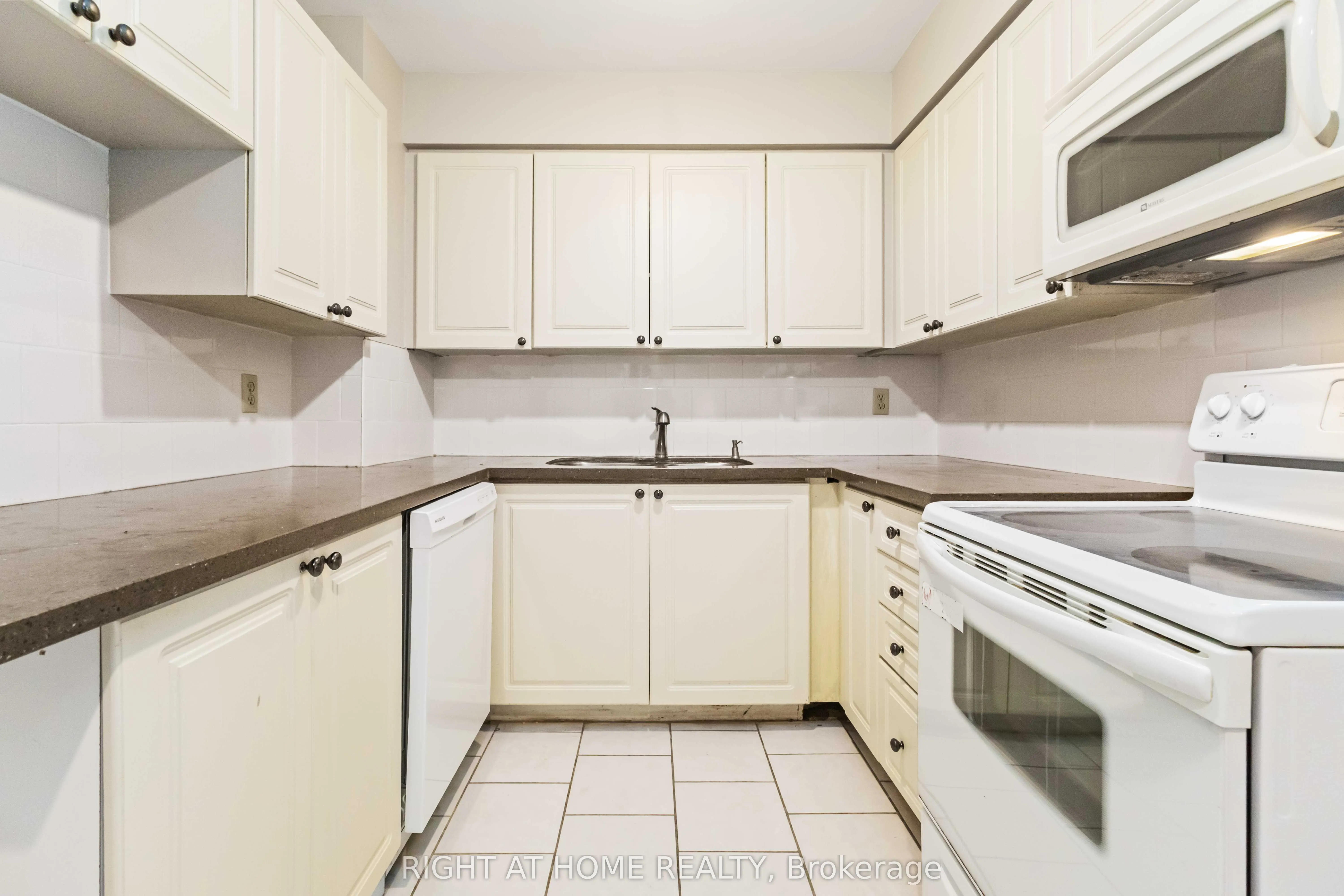 15 Sewells Road S, #401