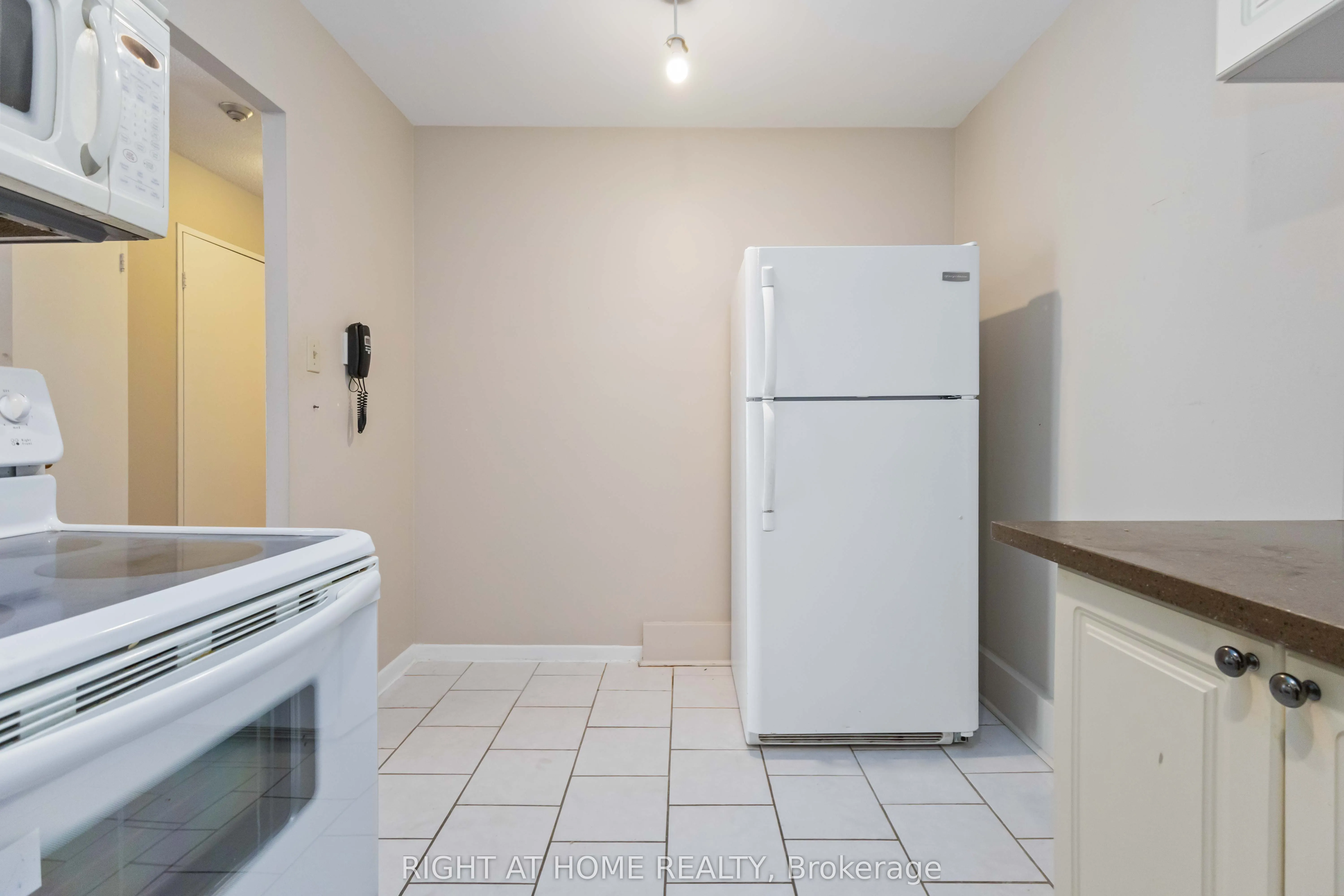 15 Sewells Road S, #401