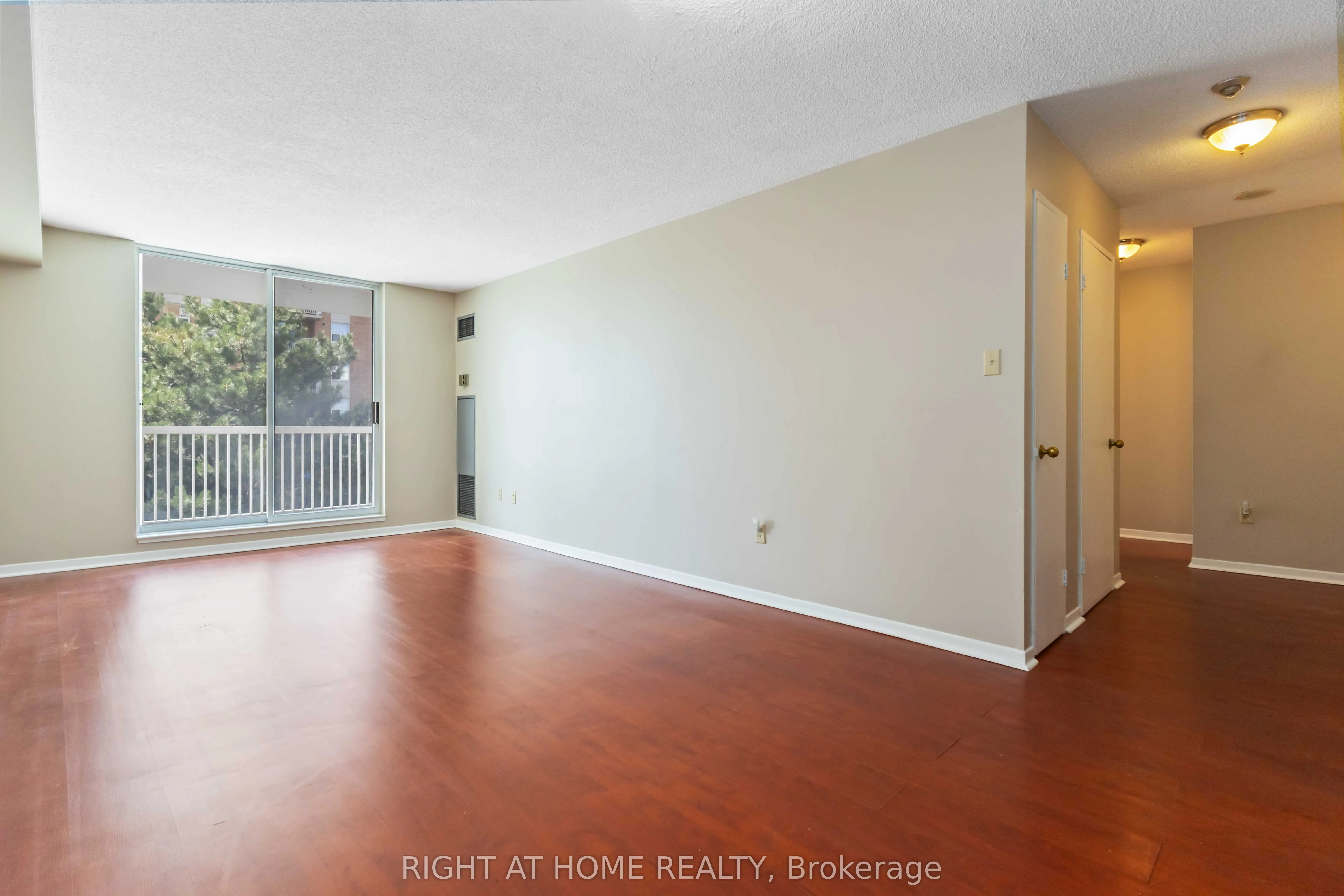 15 Sewells Road S, #401