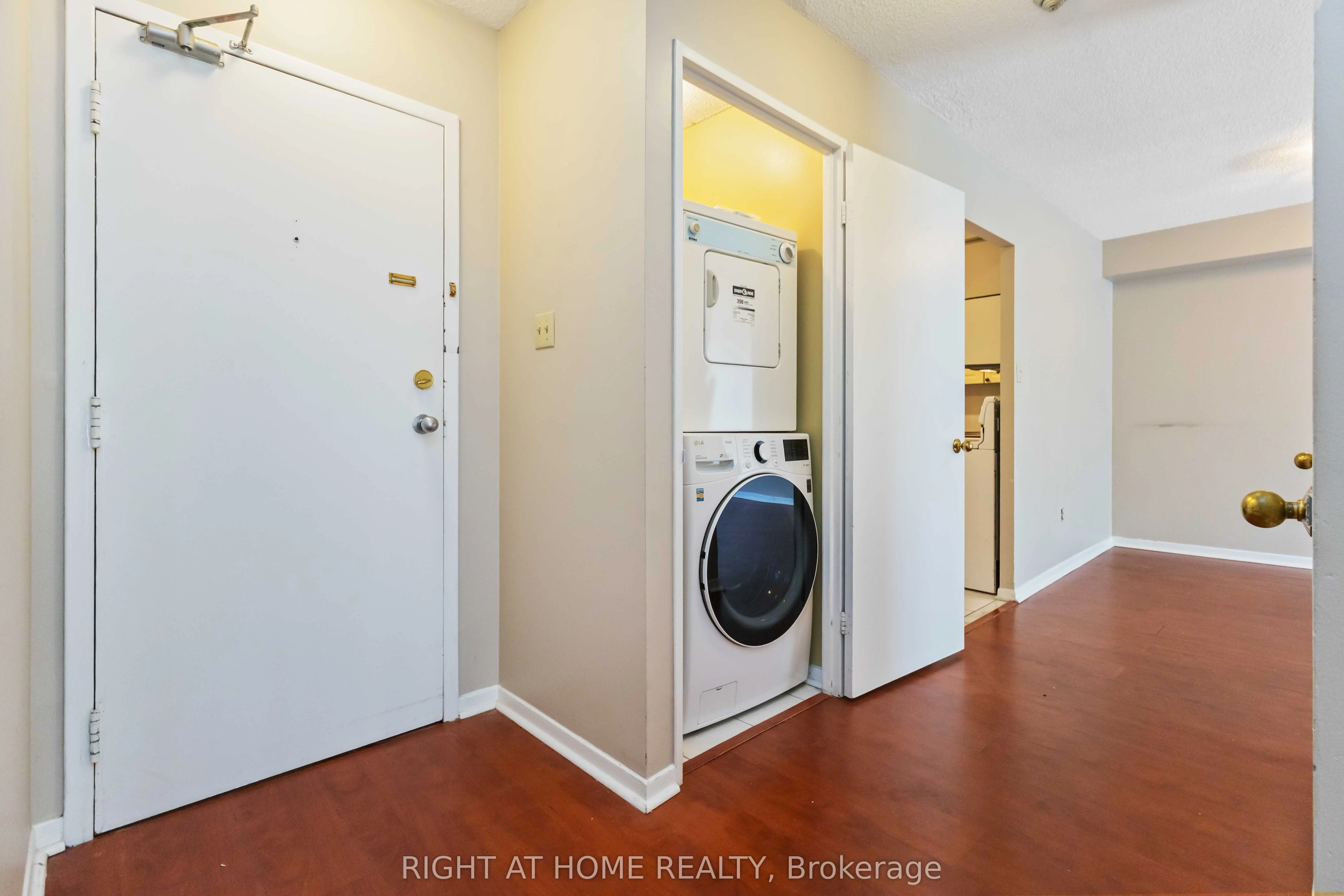 15 Sewells Road S, #401