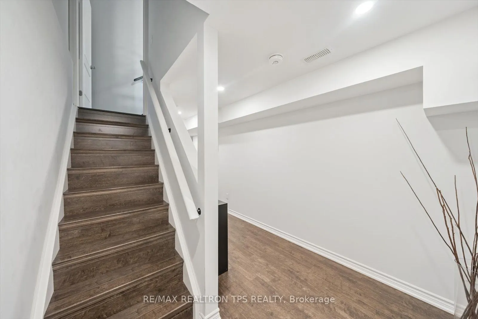 205 Blackwell Crescent