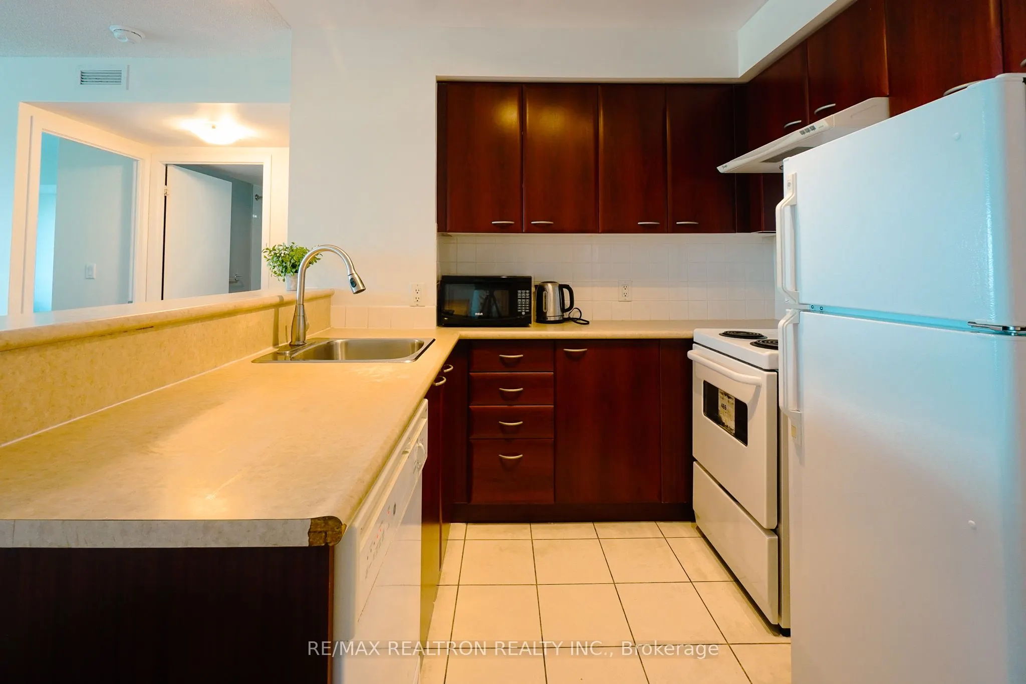 38 Lee Centre Drive, #915