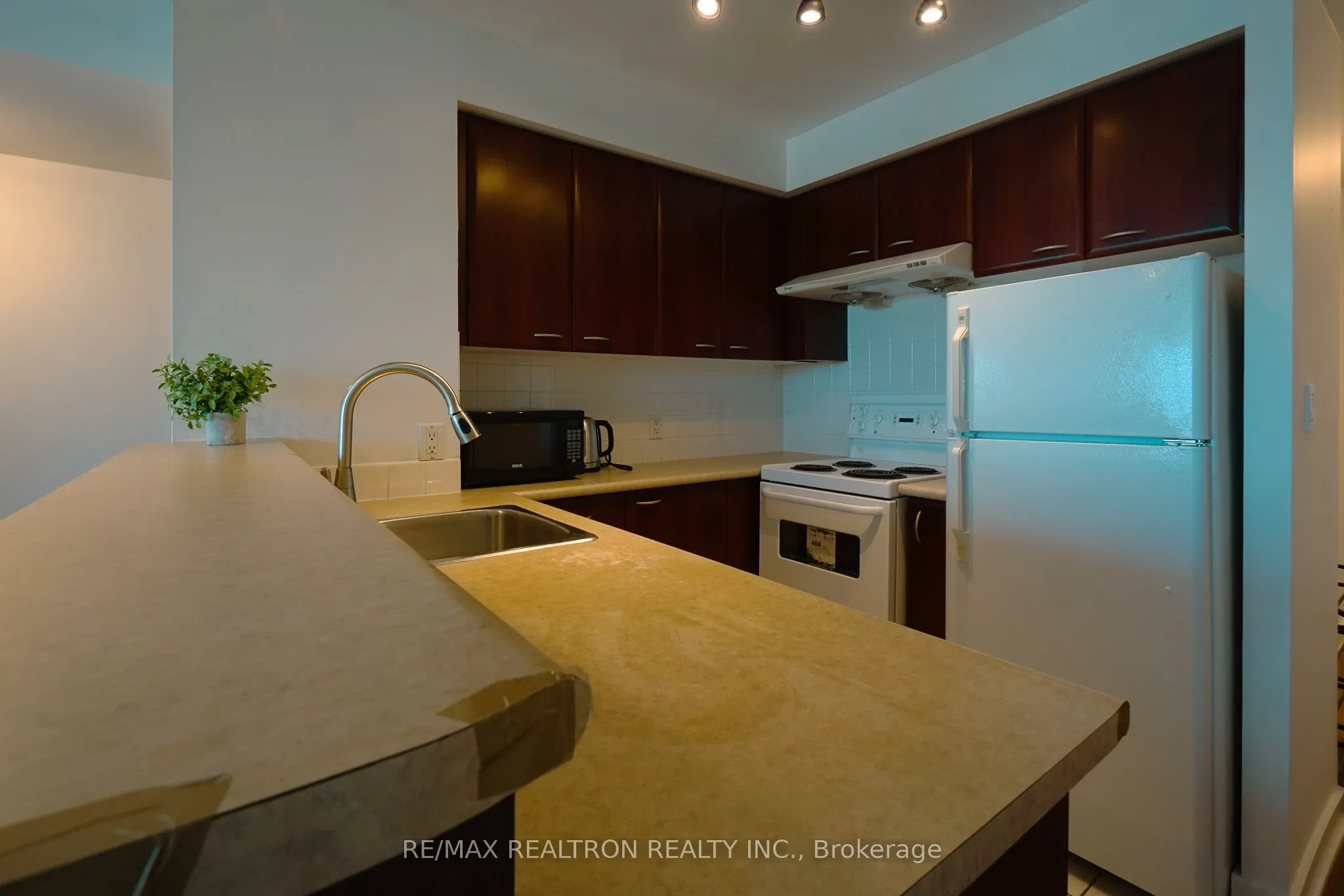 38 Lee Centre Drive, #915