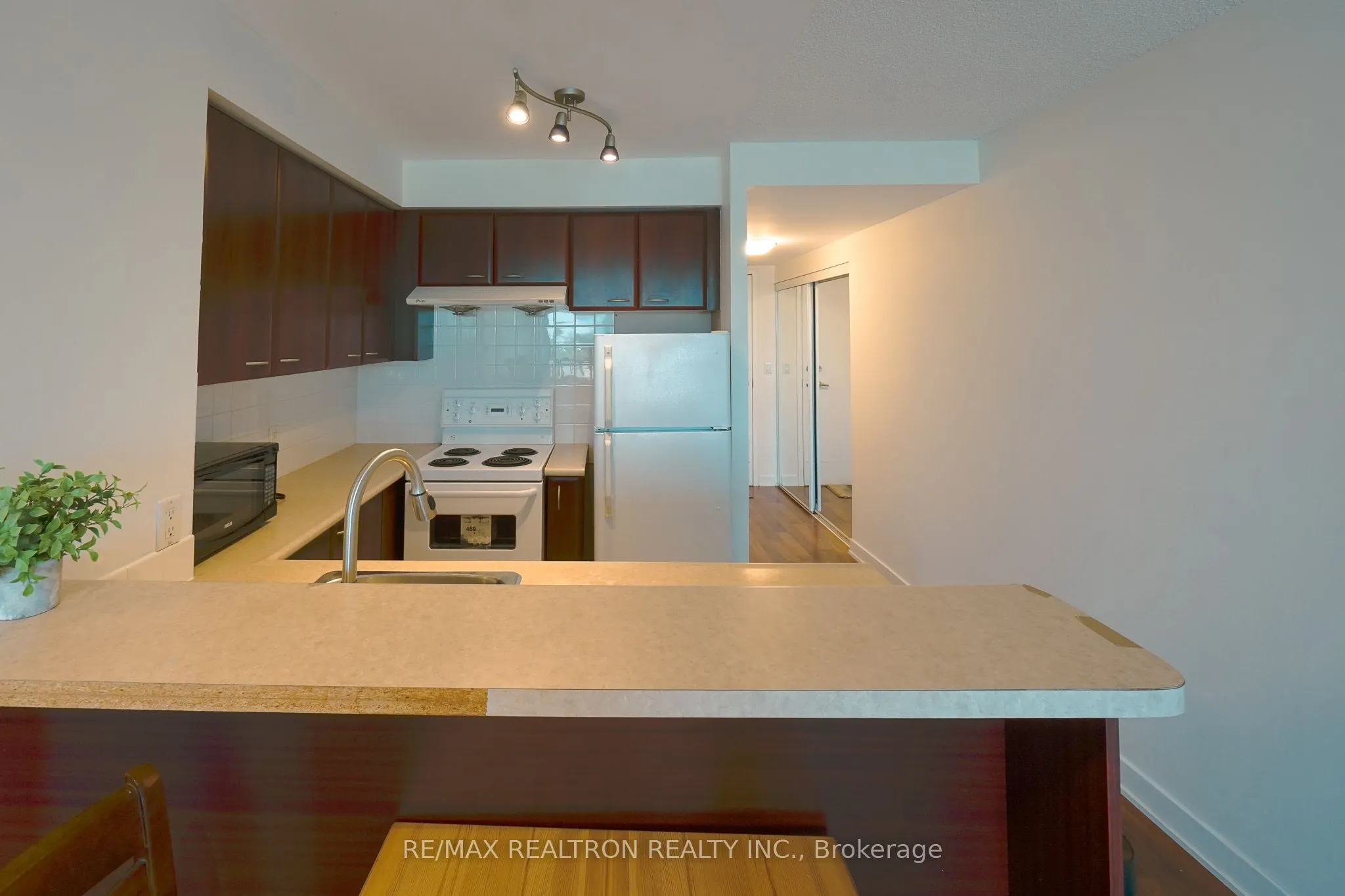 38 Lee Centre Drive, #915