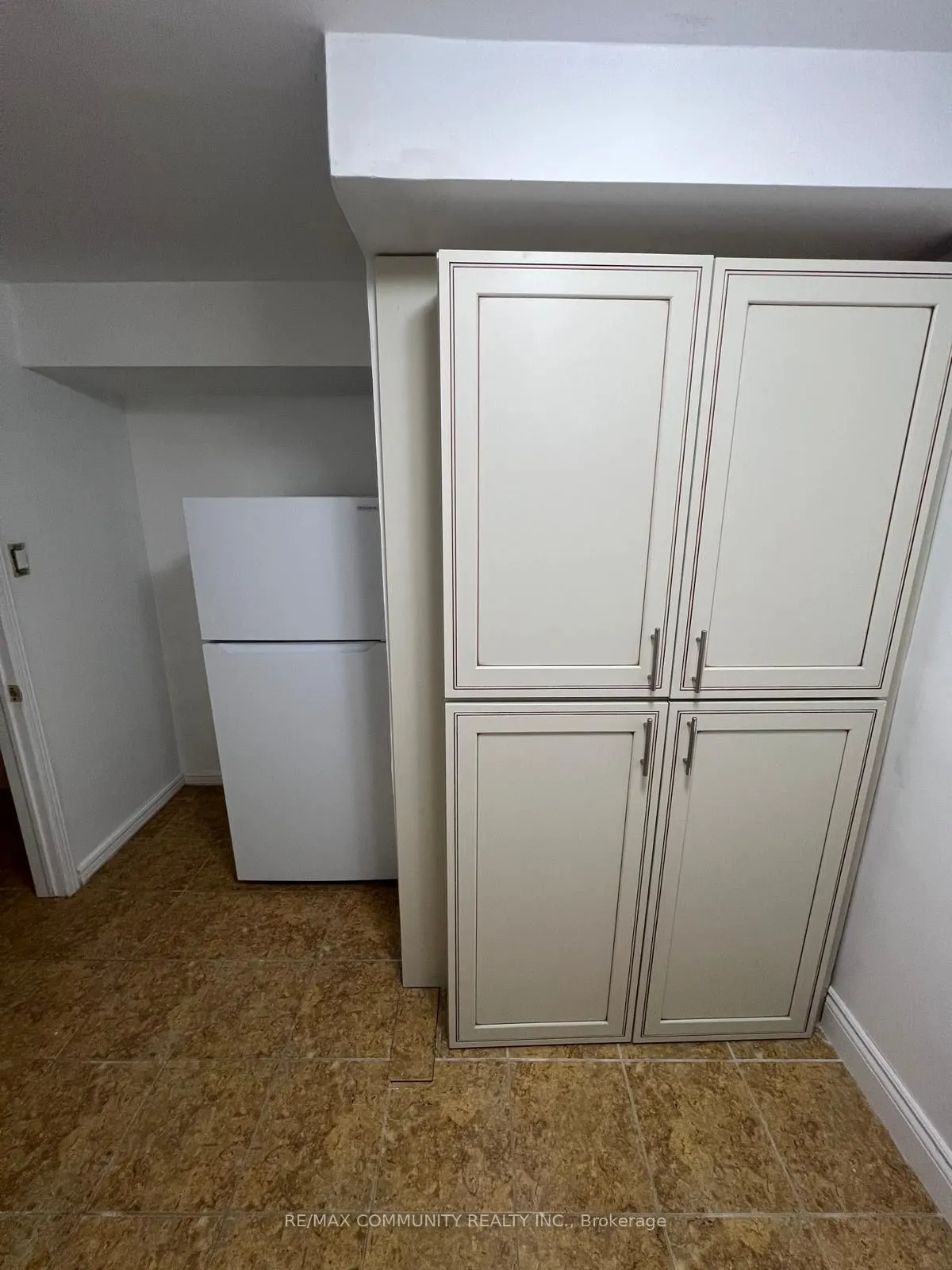 6 Adams Park Gate E, #Basement