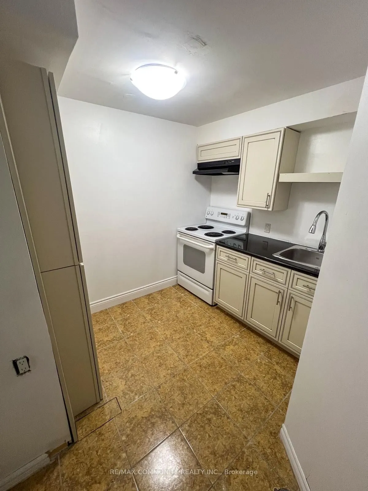 6 Adams Park Gate E, #Basement