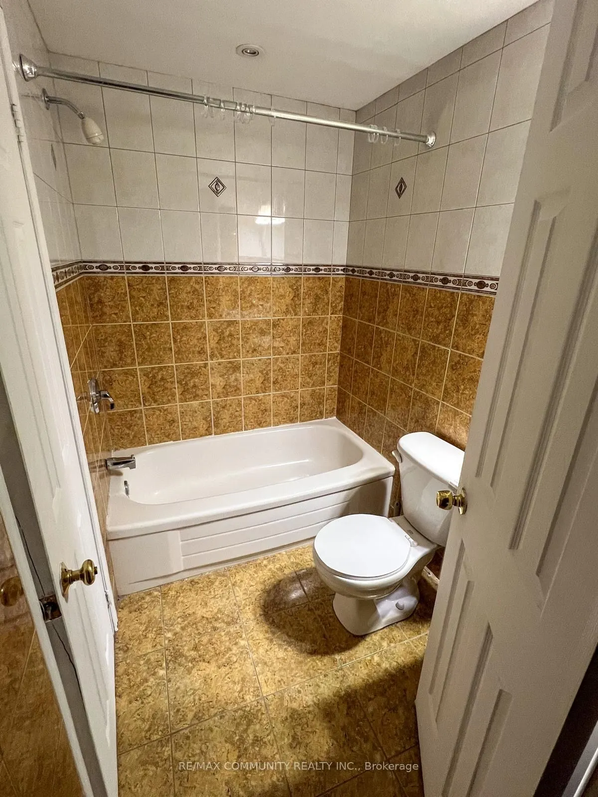 6 Adams Park Gate E, #Basement