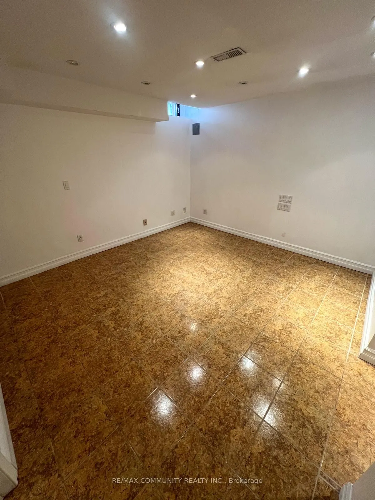 6 Adams Park Gate E, #Basement