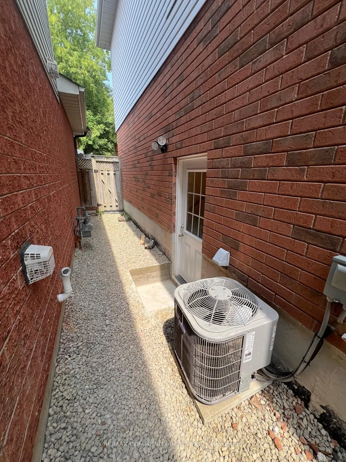 6 Adams Park Gate E, #Basement