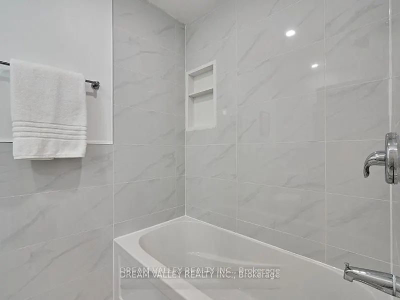 24 Gable Place, #Main
