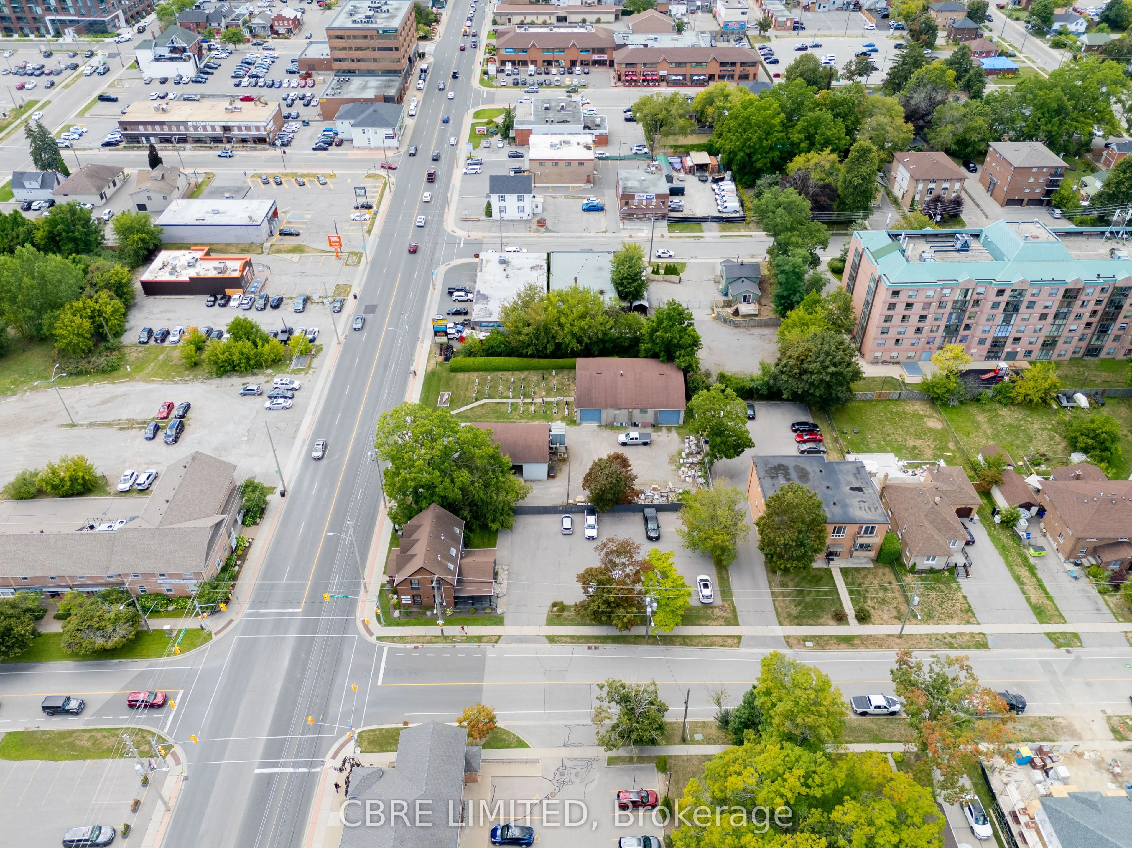 318 Dundas Street E