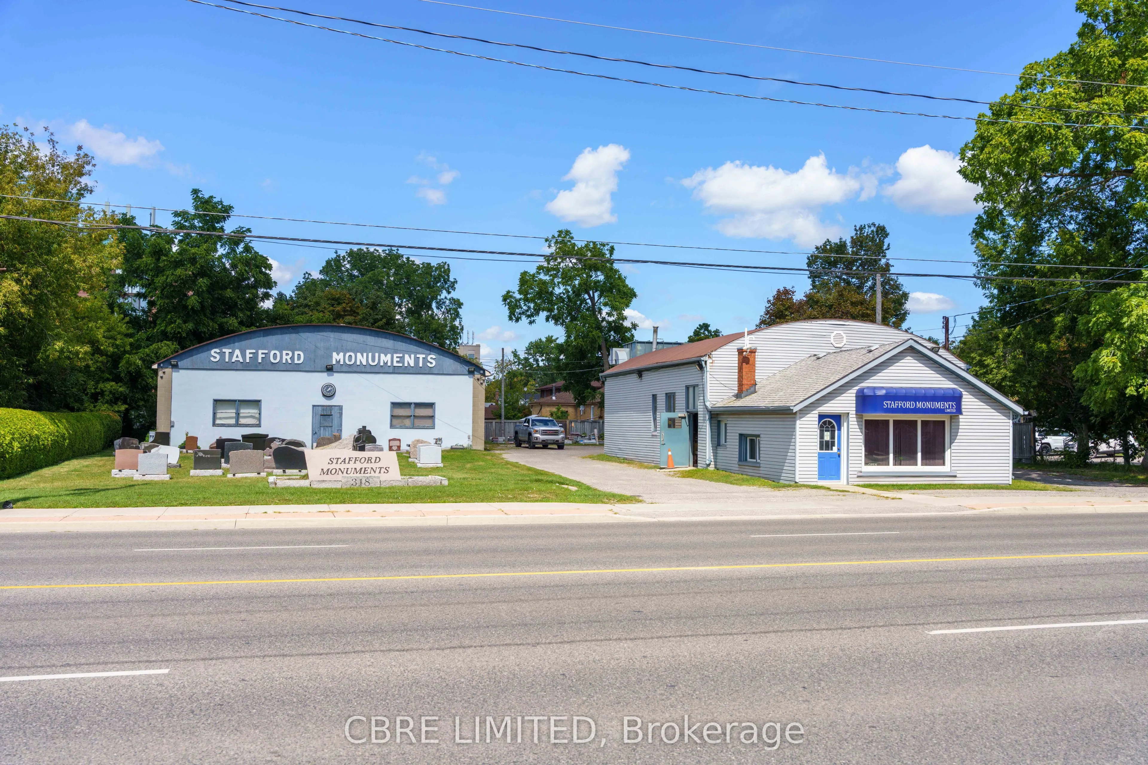 318 Dundas Street E