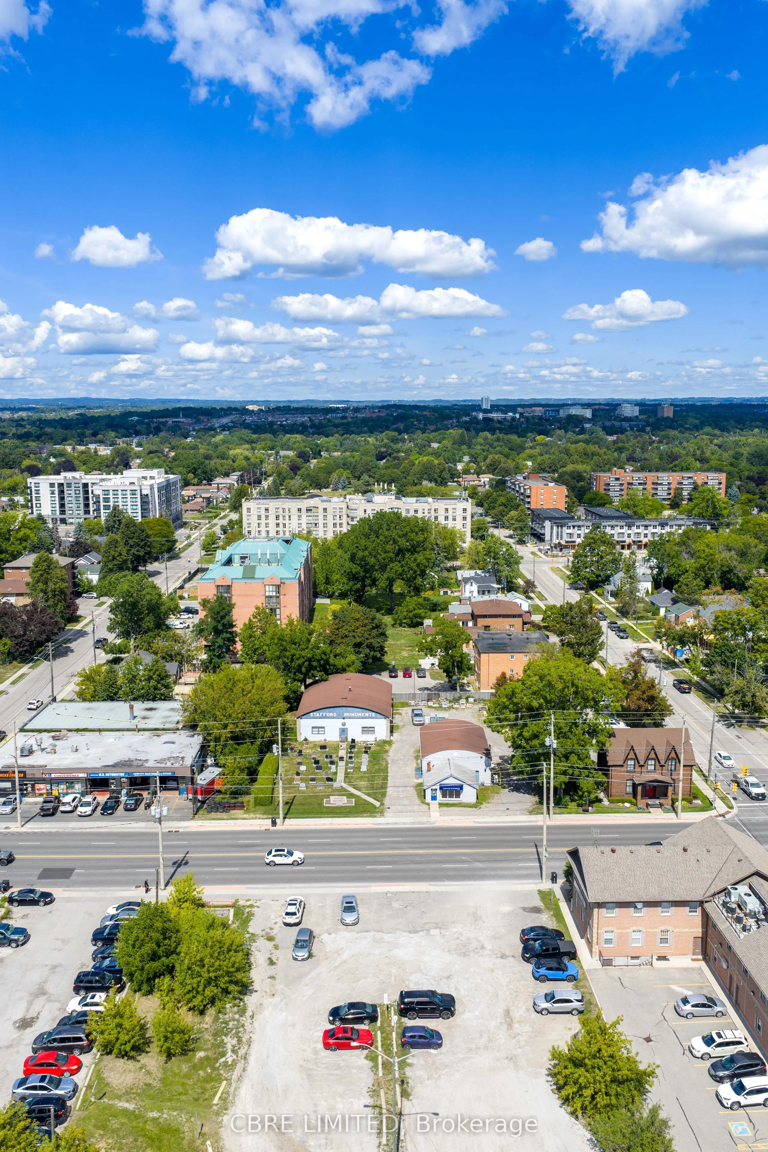 318 Dundas Street E