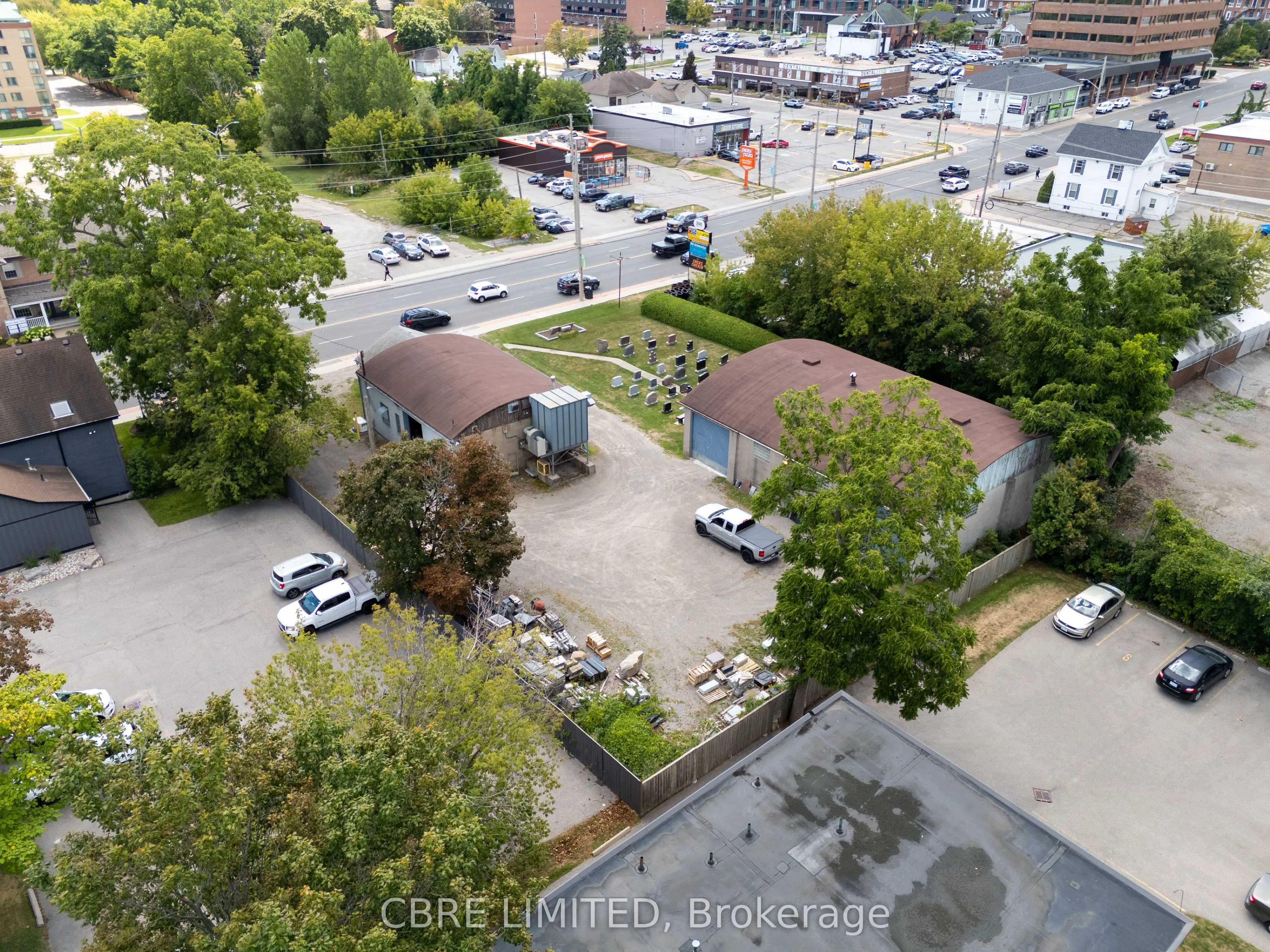 318 Dundas Street E