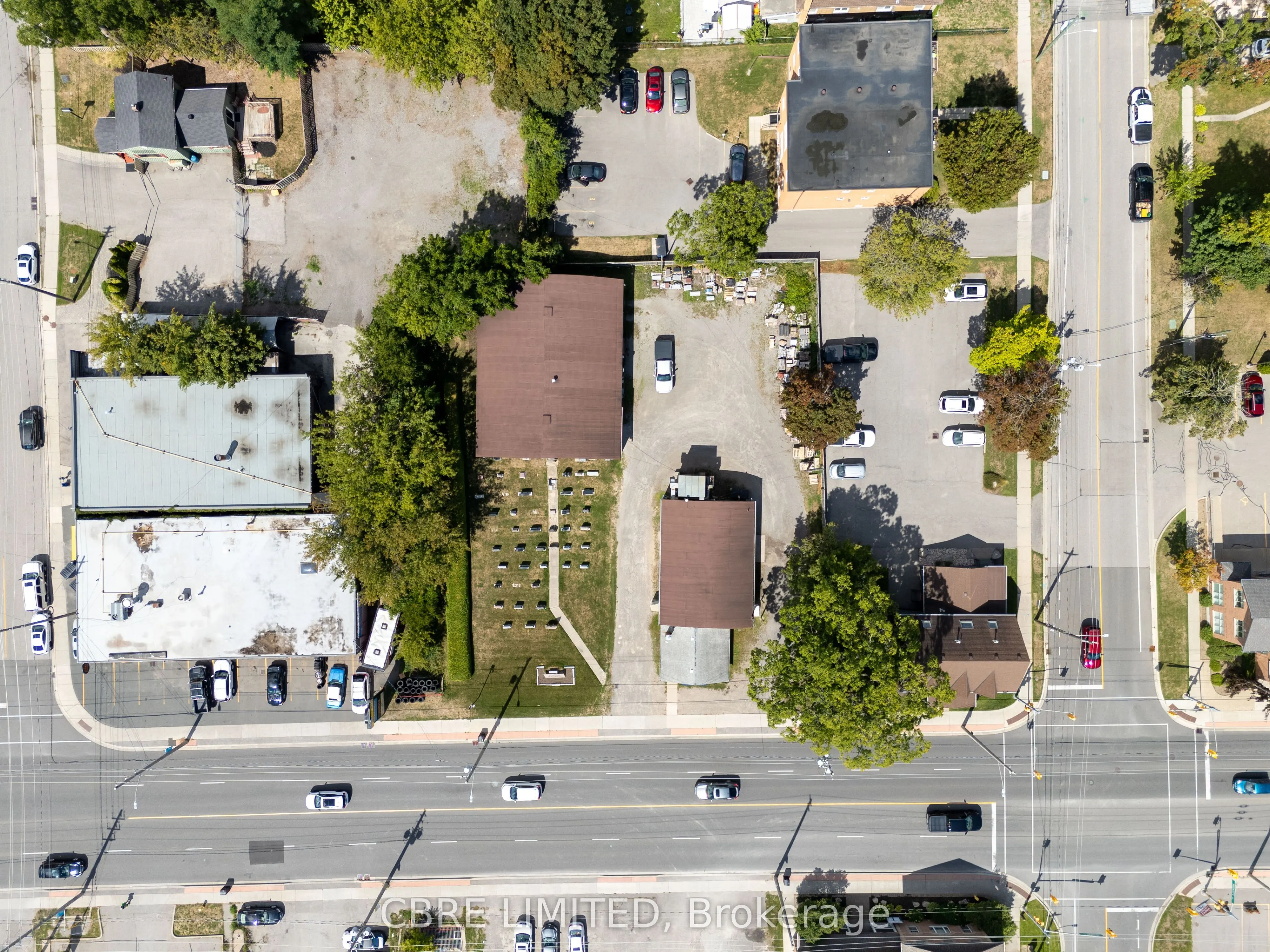 318 Dundas Street E