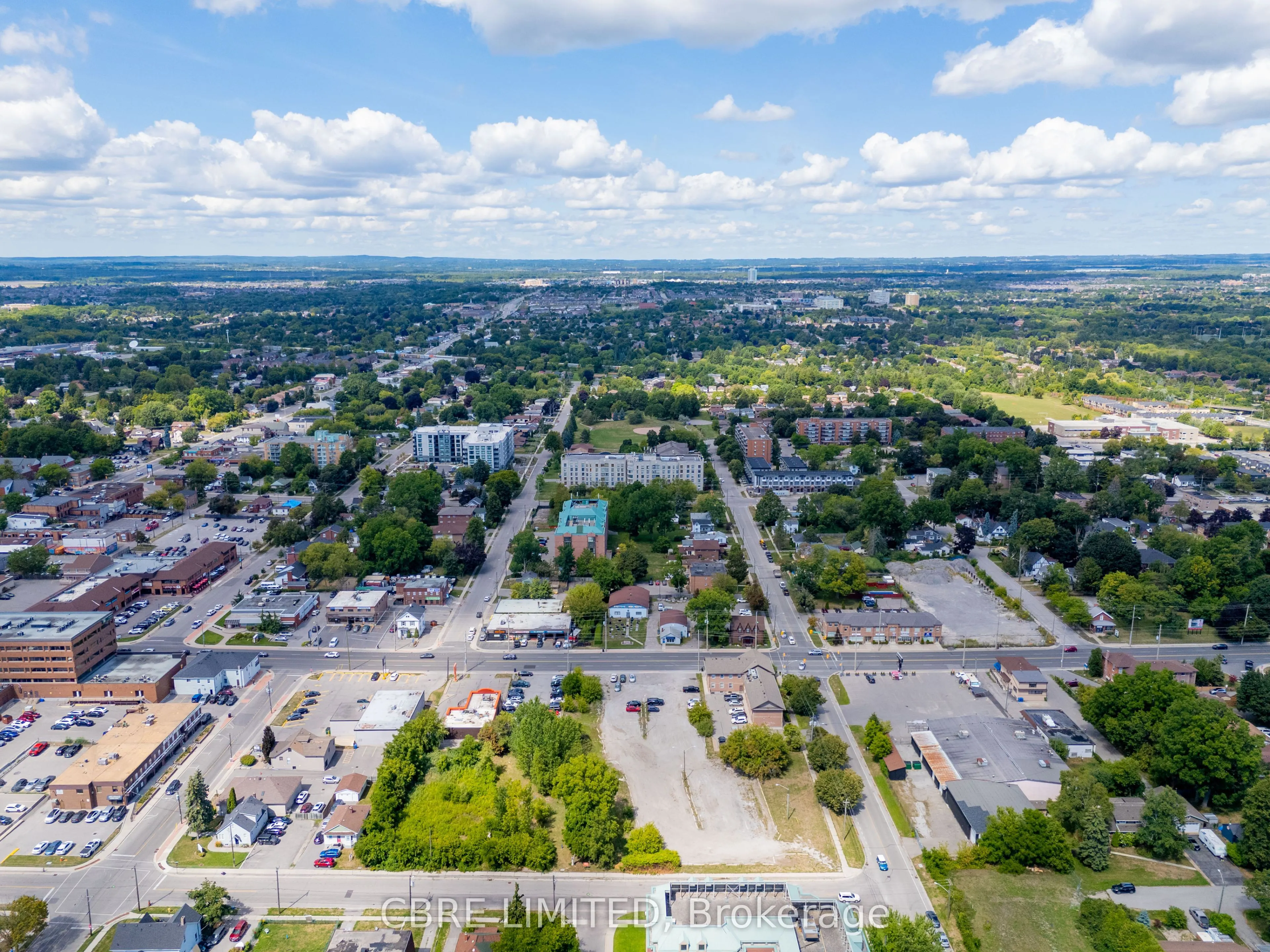 318 Dundas Street E
