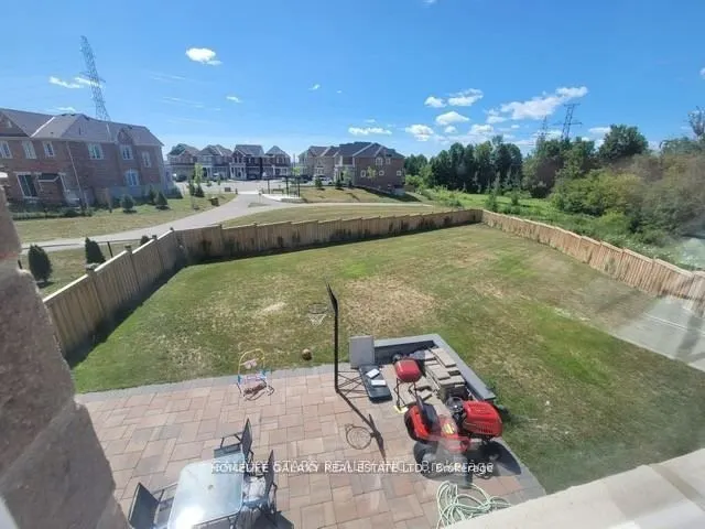 1076 Foxtail Crescent, #Main & 2nd Floor