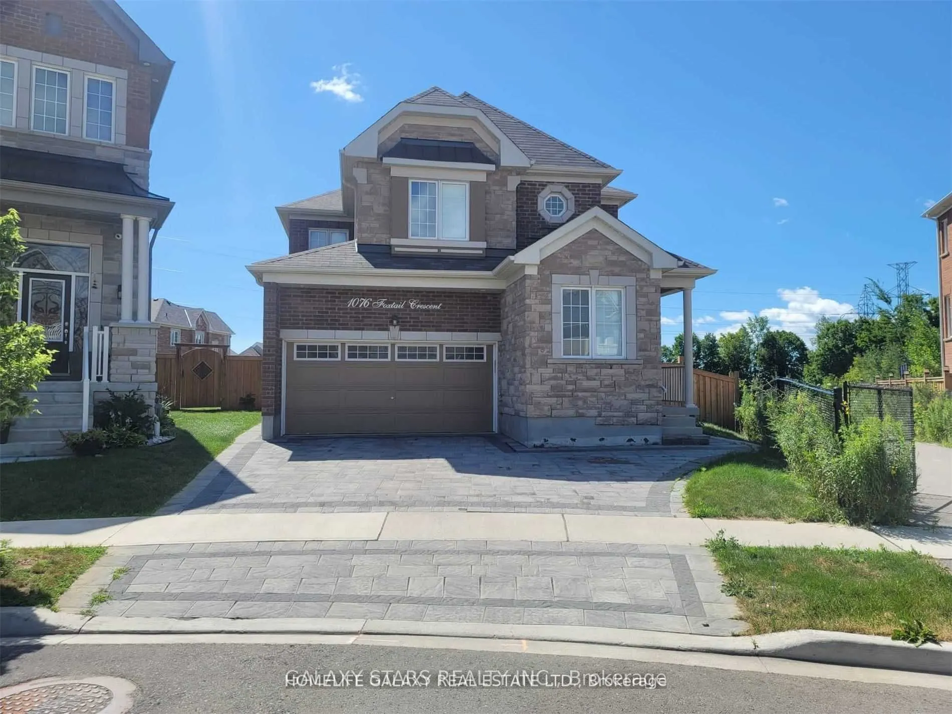 1076 Foxtail Crescent, #Main & 2nd Floor