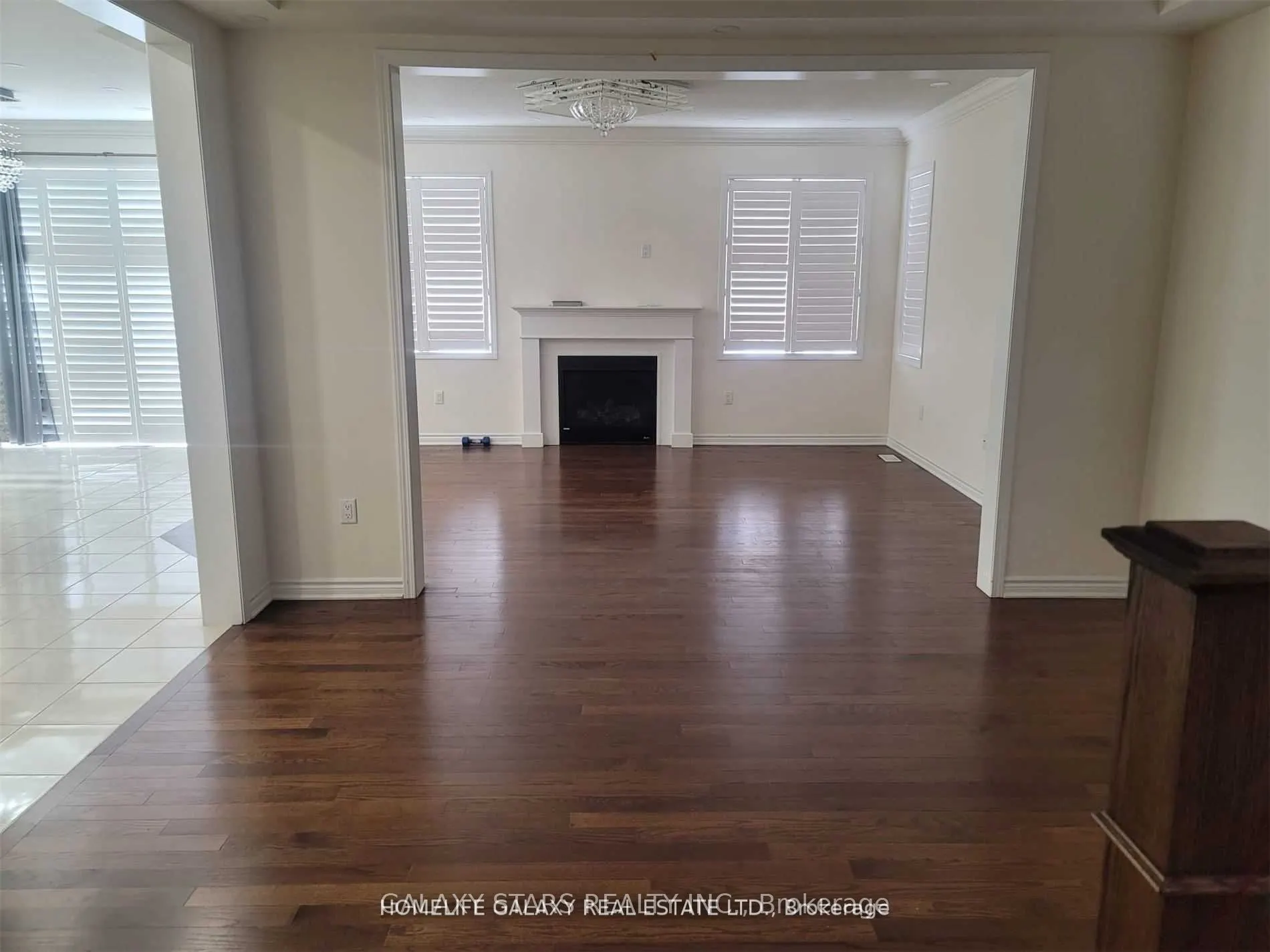 1076 Foxtail Crescent, #Main & 2nd Floor