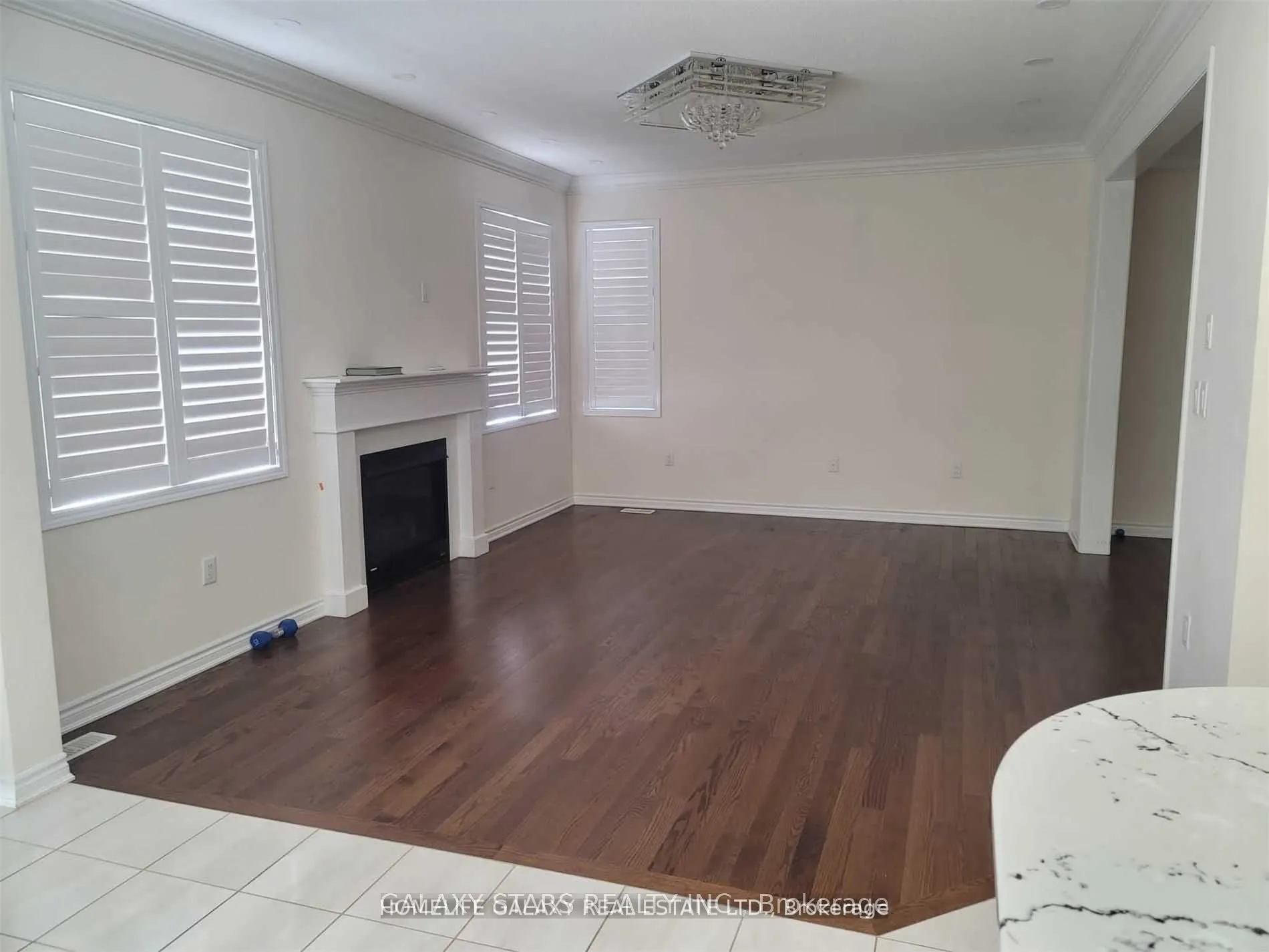 1076 Foxtail Crescent, #Main & 2nd Floor