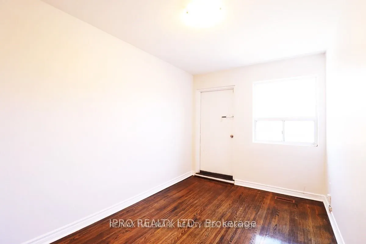 1237E Woodbine Avenue