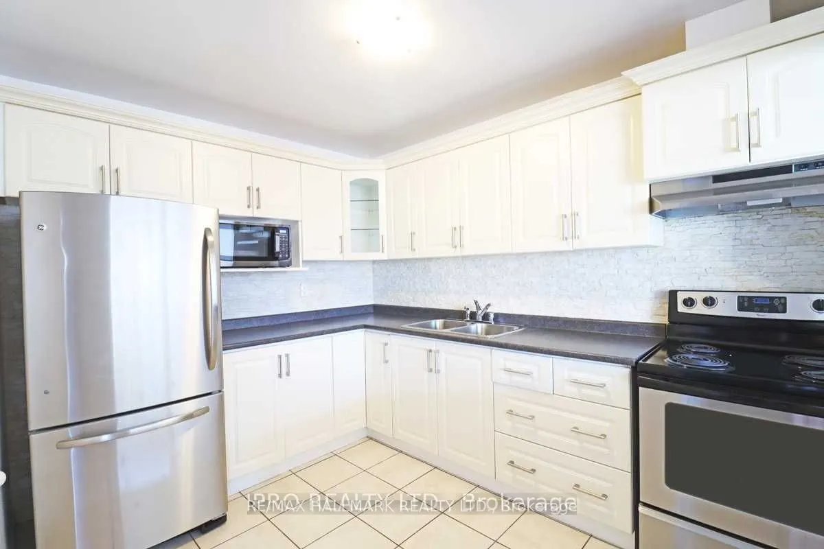 1237E Woodbine Avenue