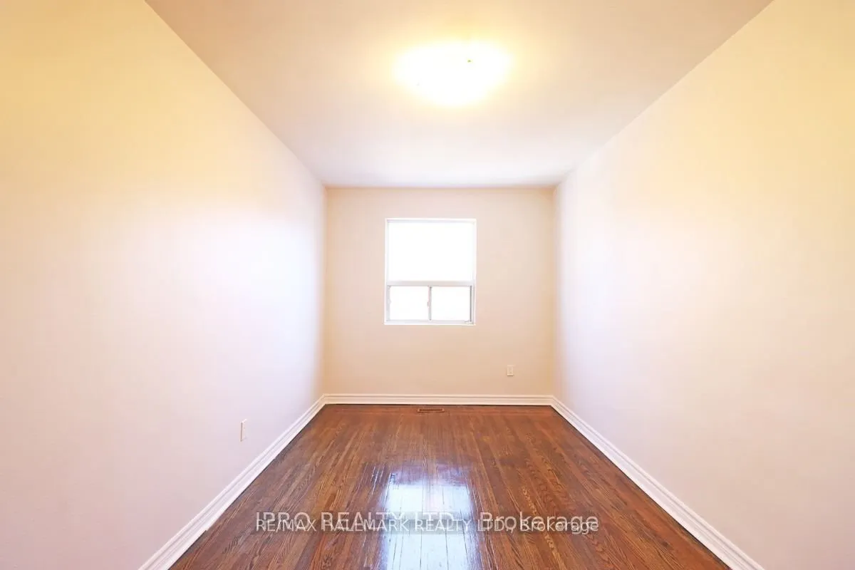 1237E Woodbine Avenue