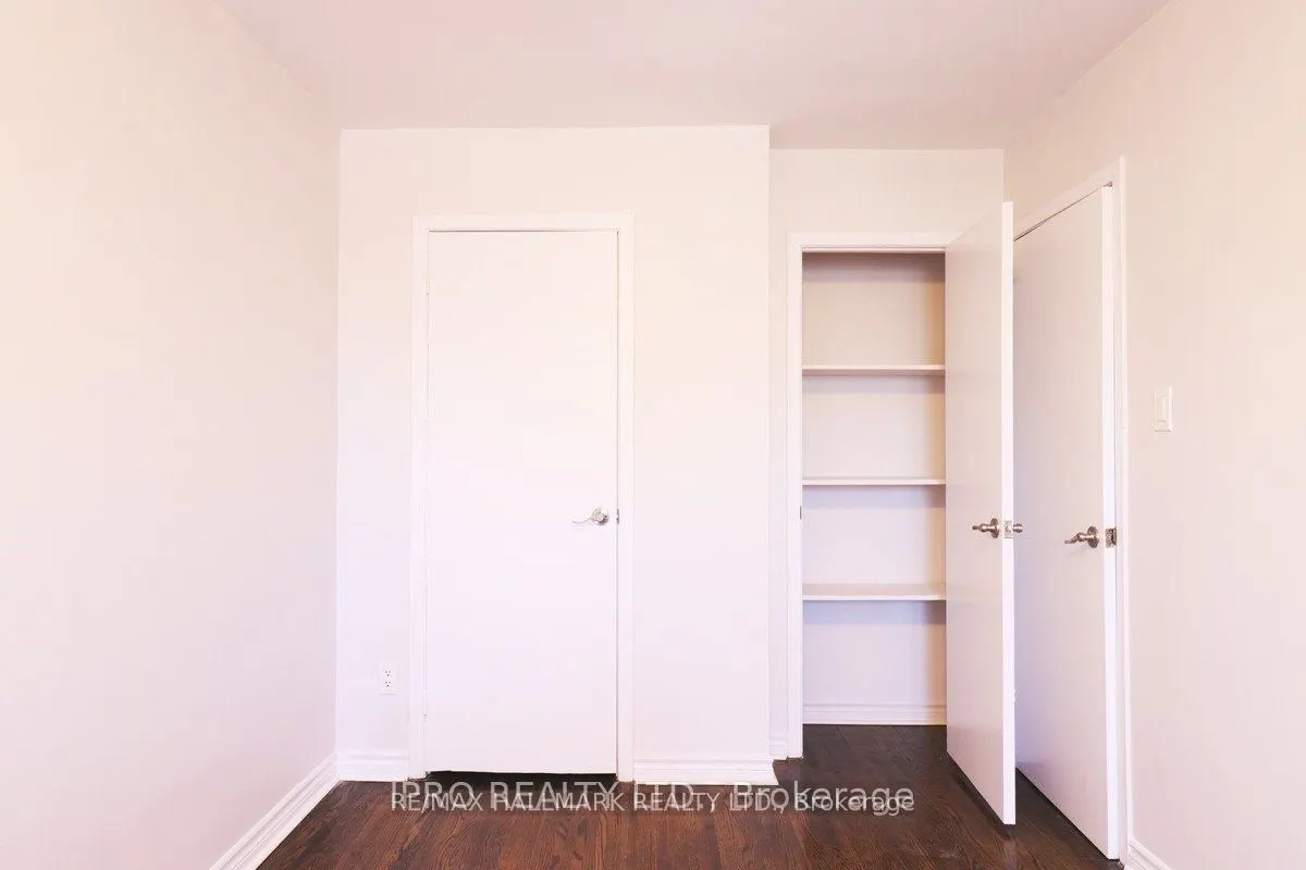 1237E Woodbine Avenue