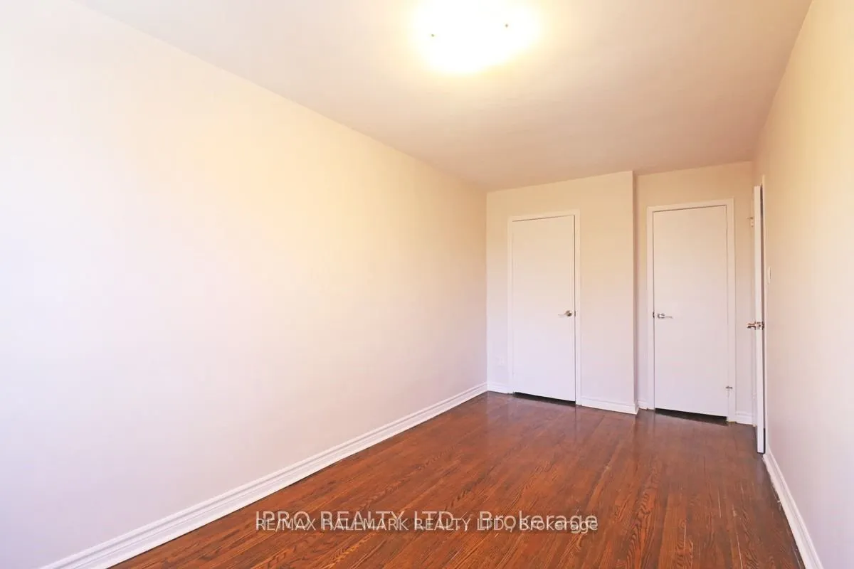 1237E Woodbine Avenue
