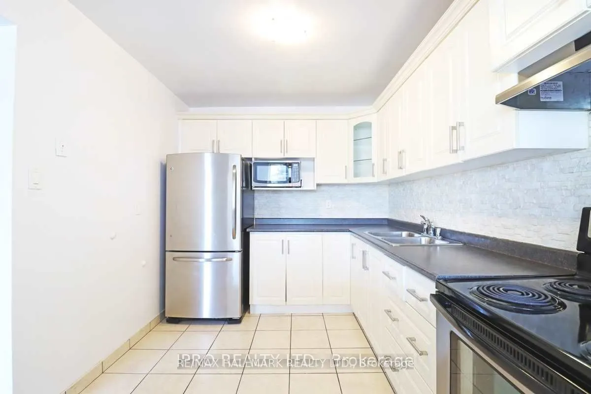 1237E Woodbine Avenue
