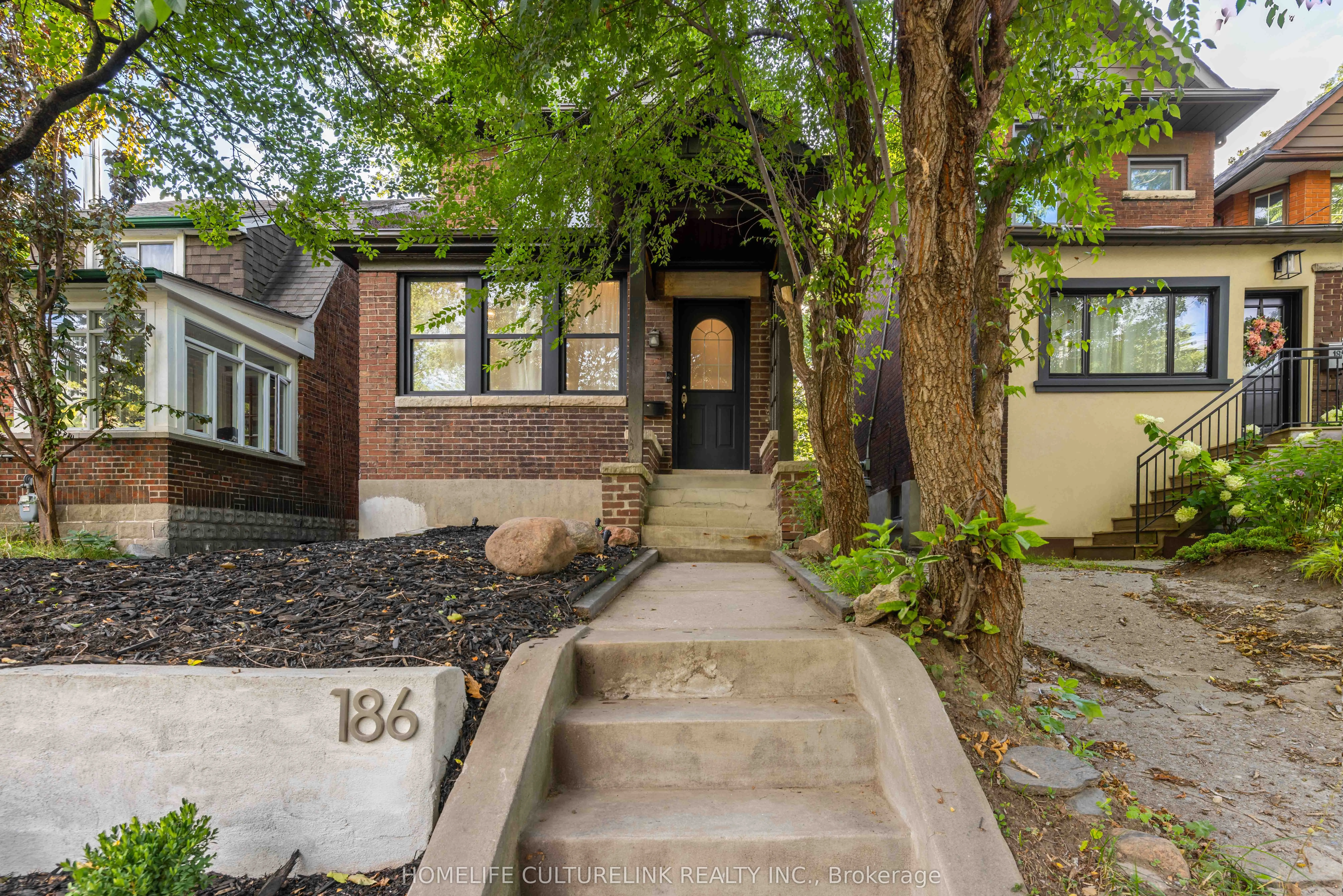 186 Ashdale Avenue
