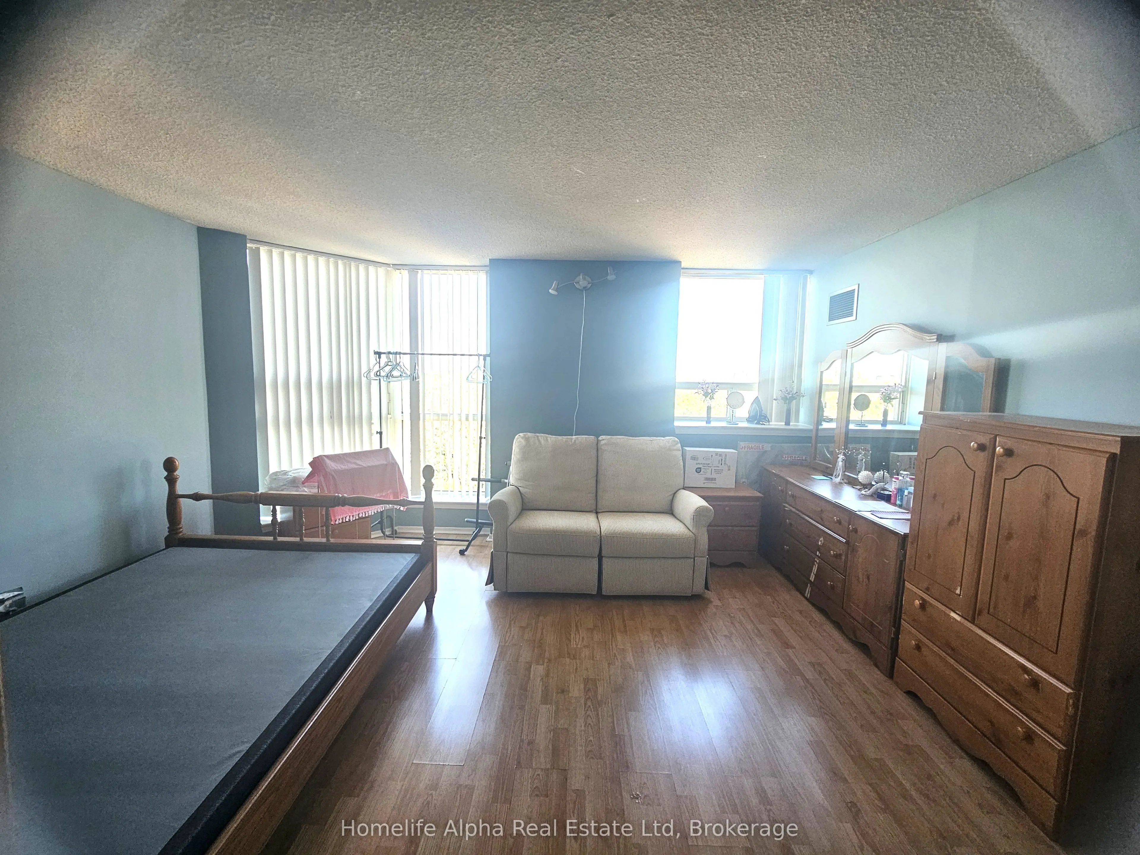 2460 Eglinton Avenue, #706