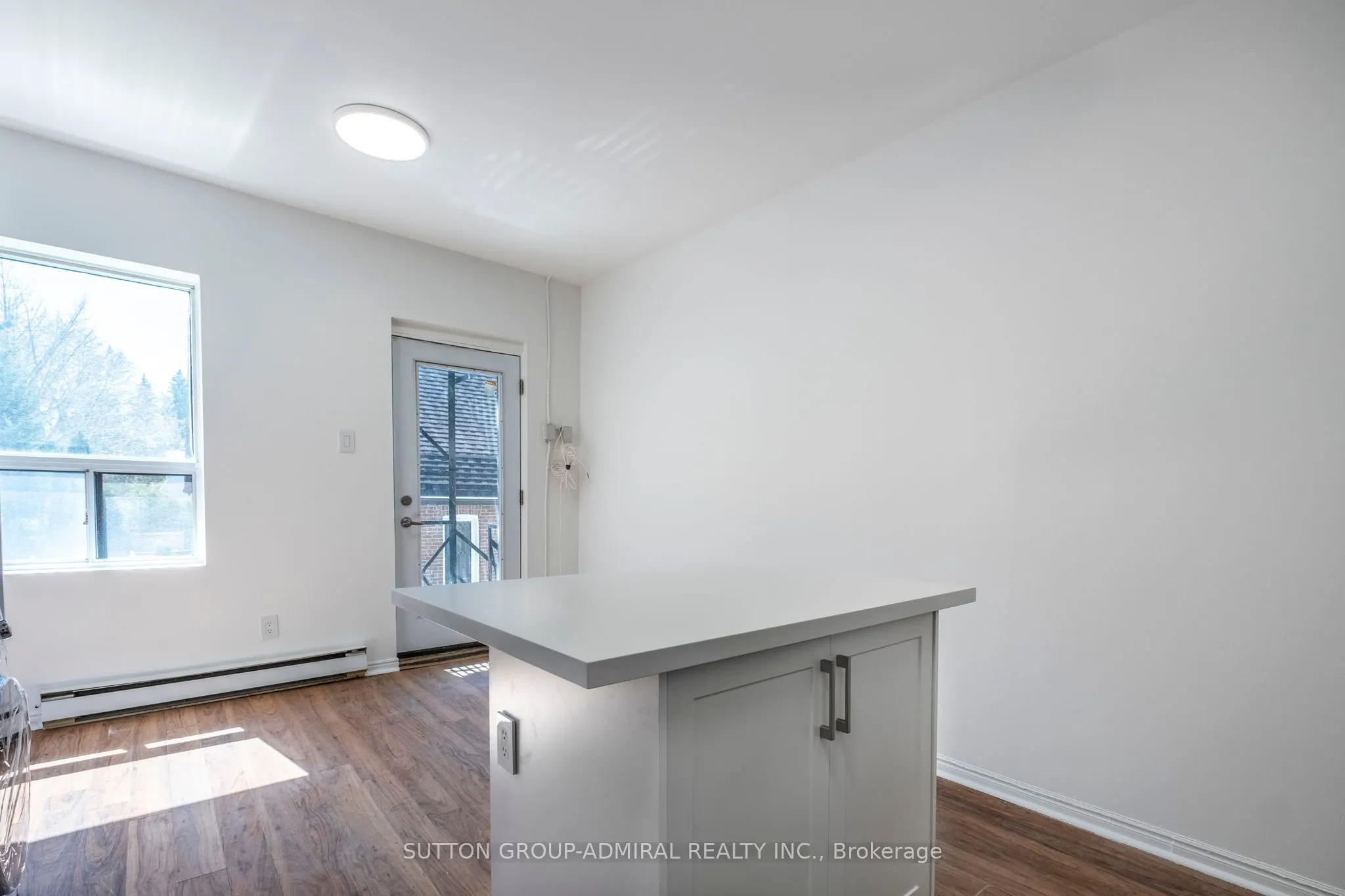 1969 queen Street E, #2