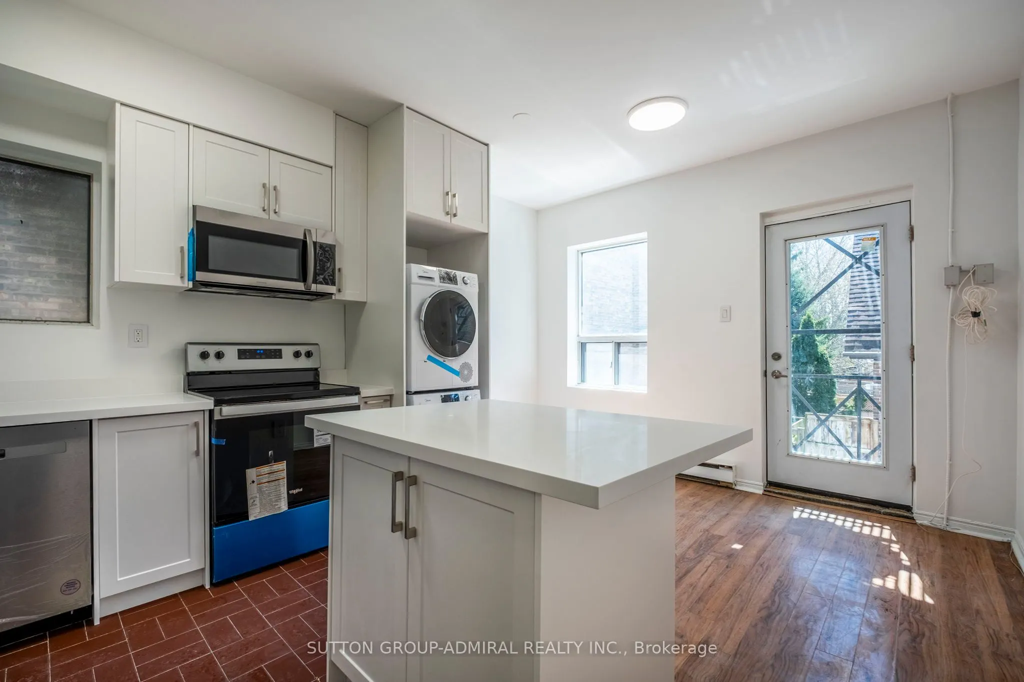 1969 queen Street E, #2