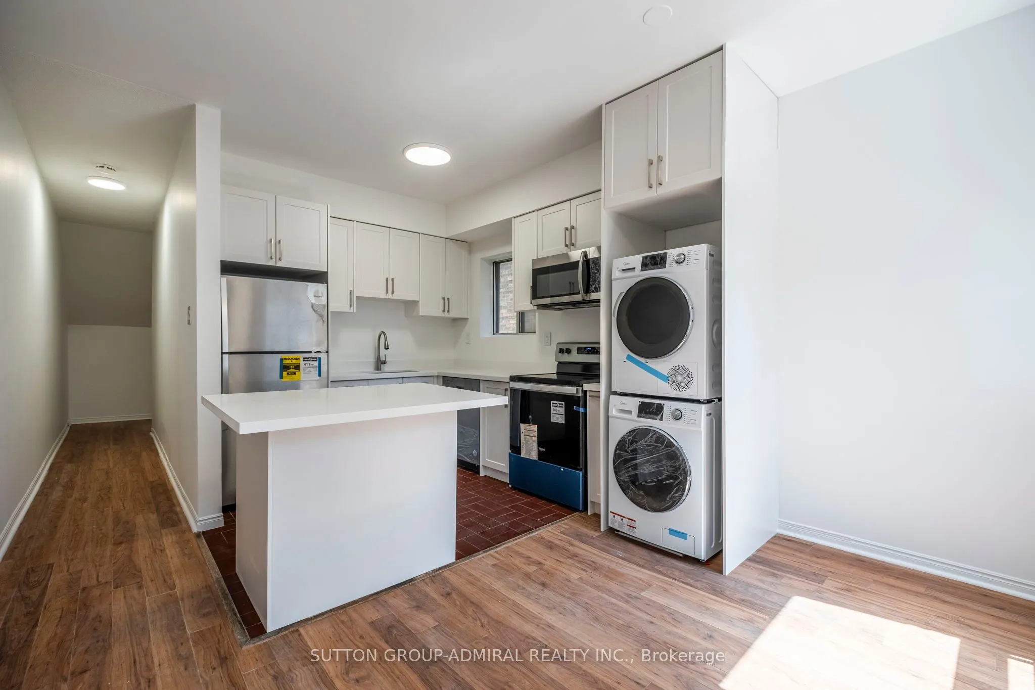 1969 queen Street E, #2