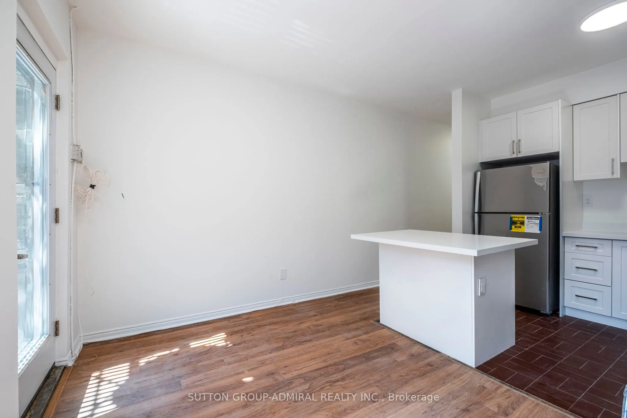 1969 queen Street E, #2