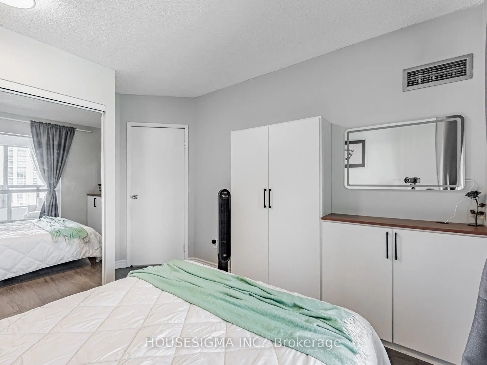 39 Kimbercroft Court, #703