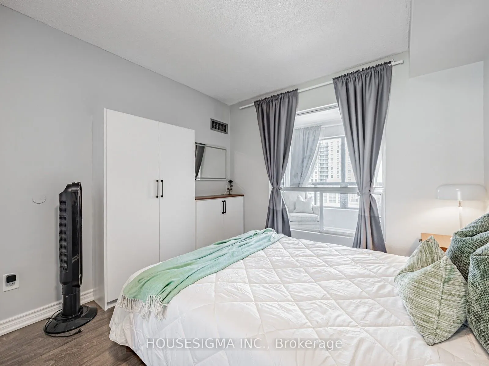 39 Kimbercroft Court, #703