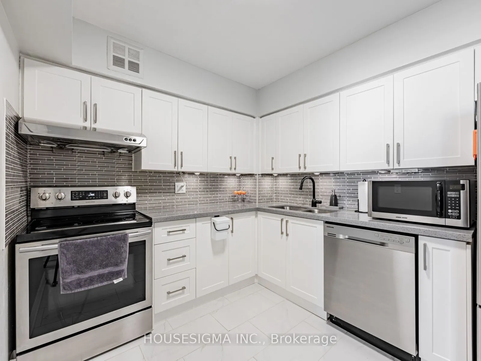 39 Kimbercroft Court, #703