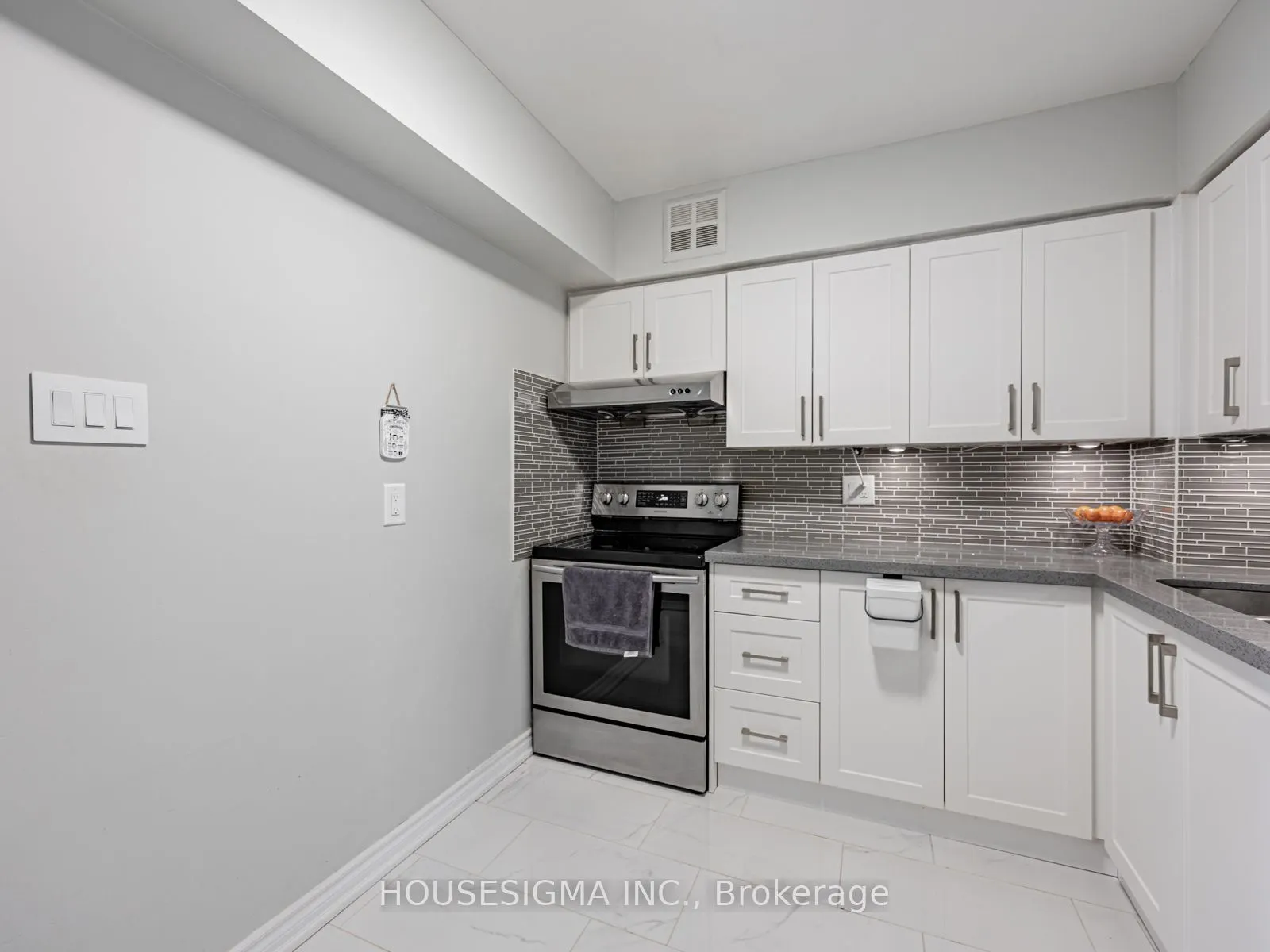 39 Kimbercroft Court, #703