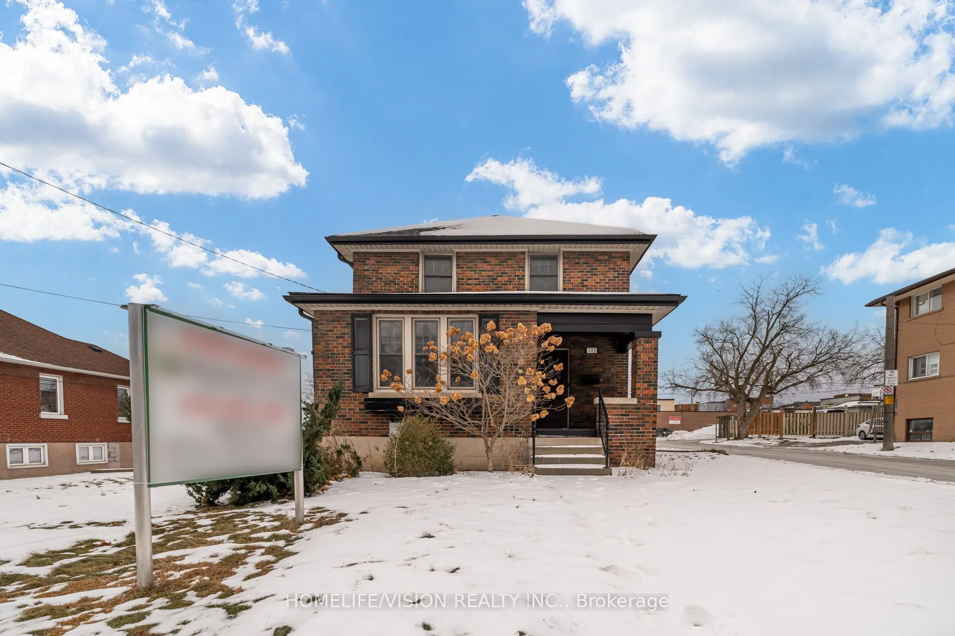 123 Mary Street E