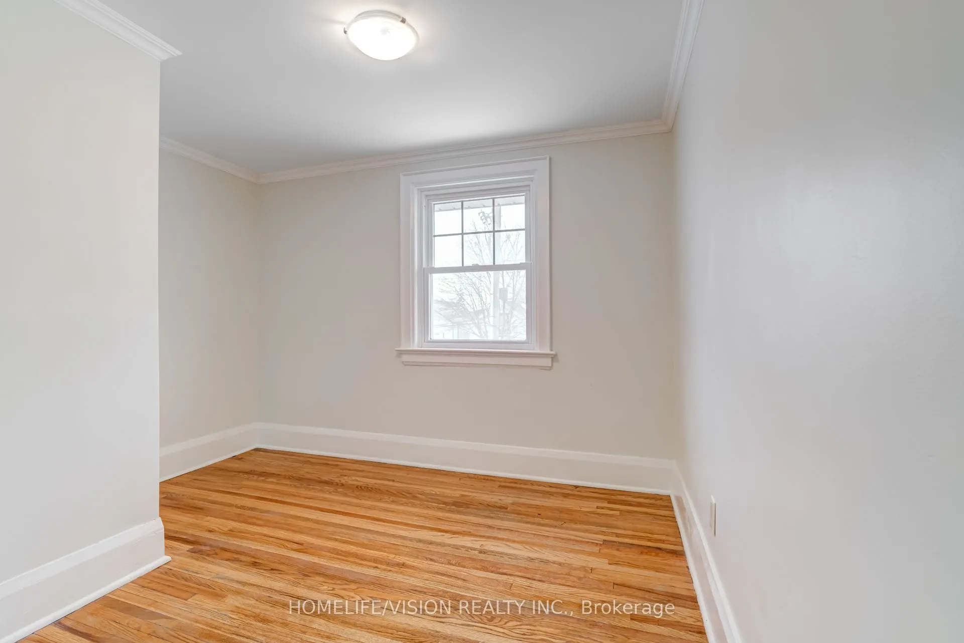 123 Mary Street E