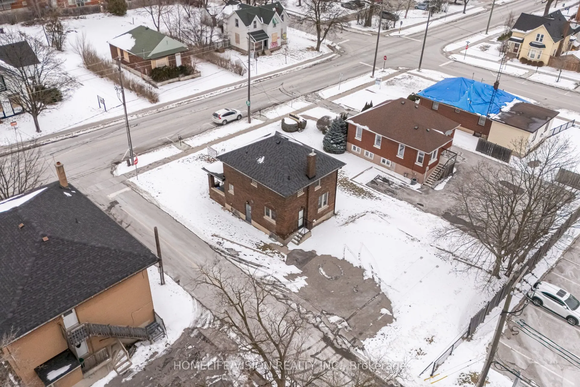 123 Mary Street E