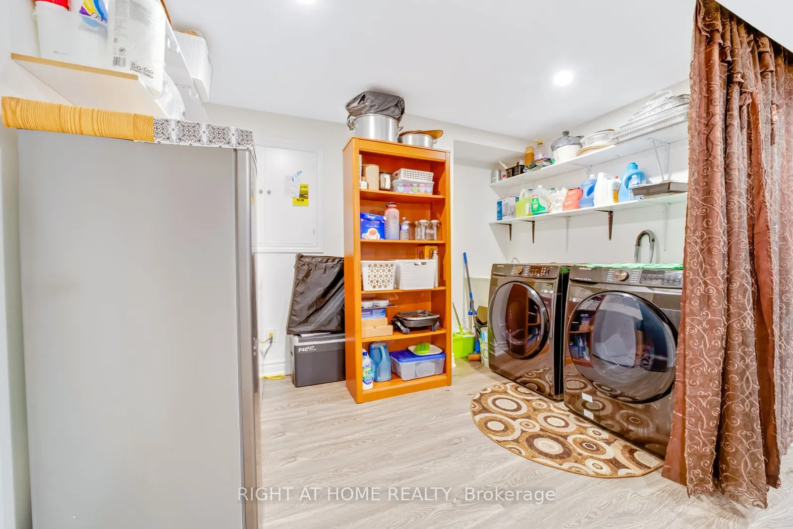 25 FIELDNEST Crescent