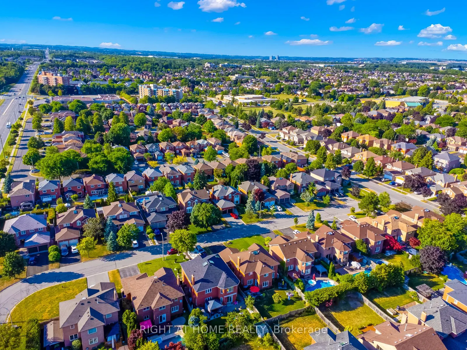 25 FIELDNEST Crescent