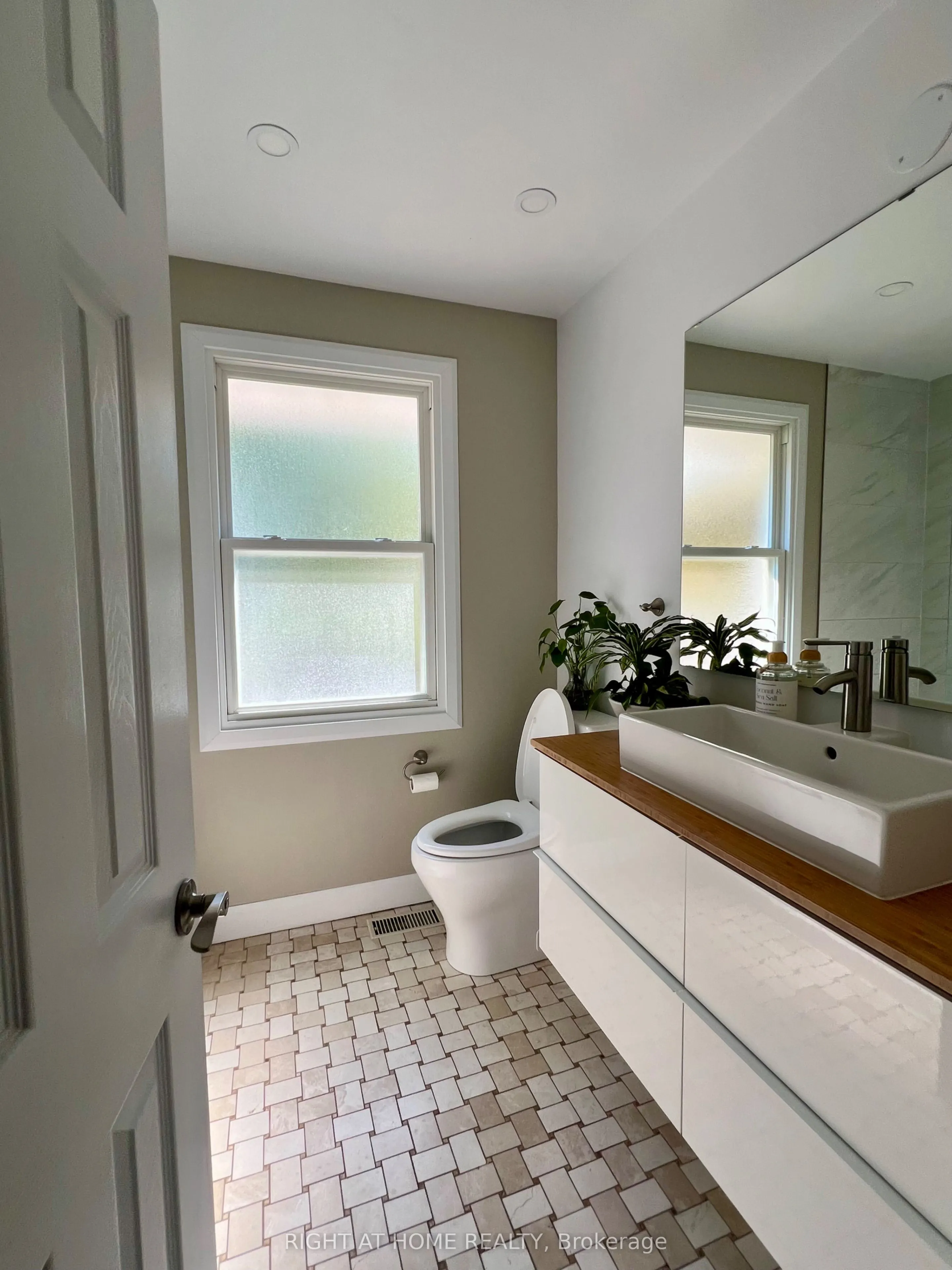 2 Richbourne Court