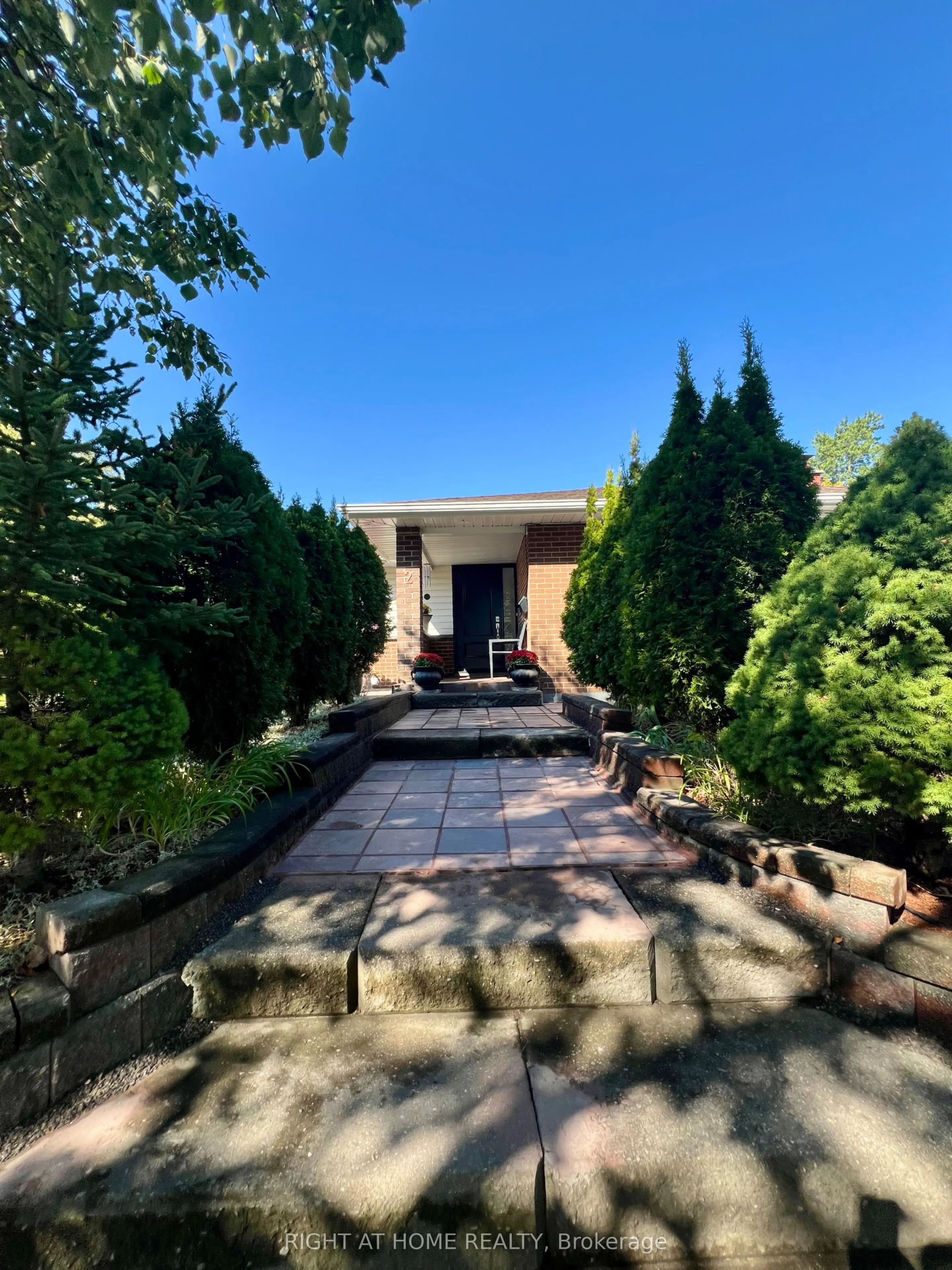 2 Richbourne Court