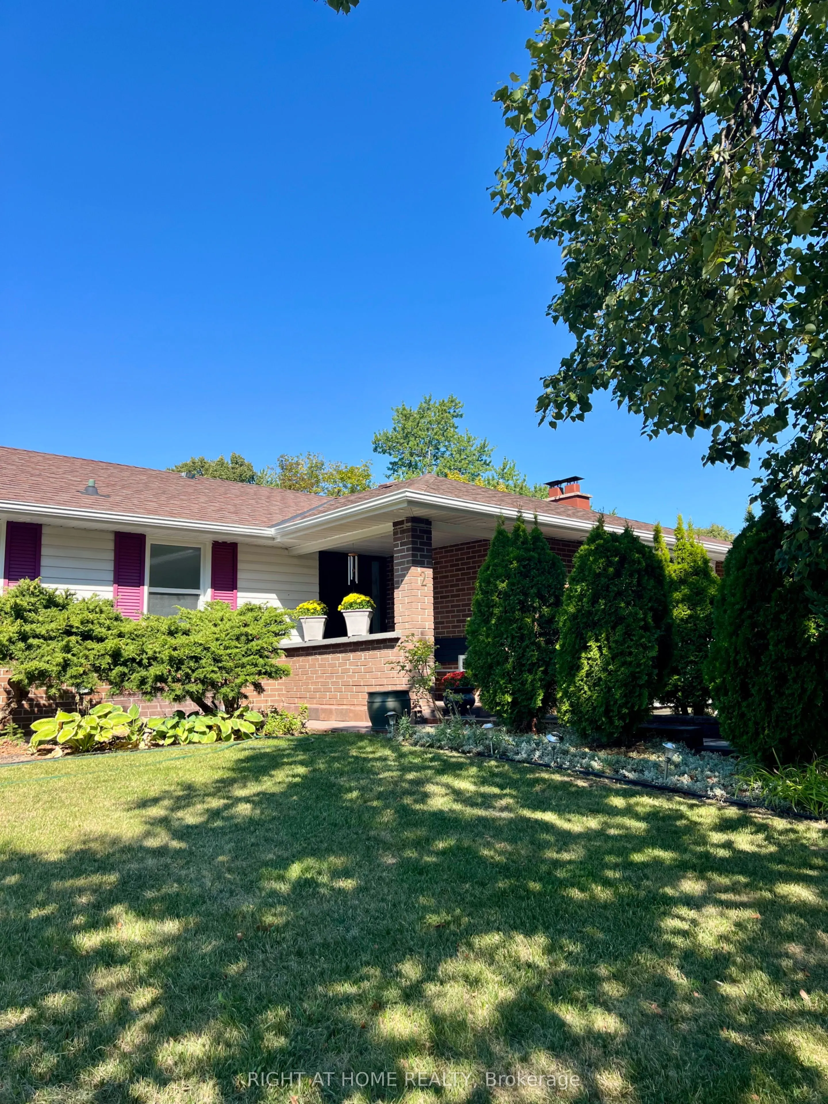 2 Richbourne Court