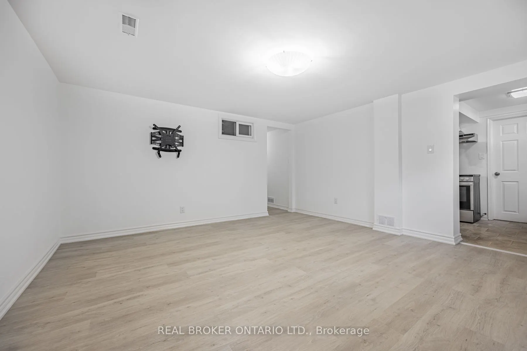 18 Shropshire Drive, #Bsmt